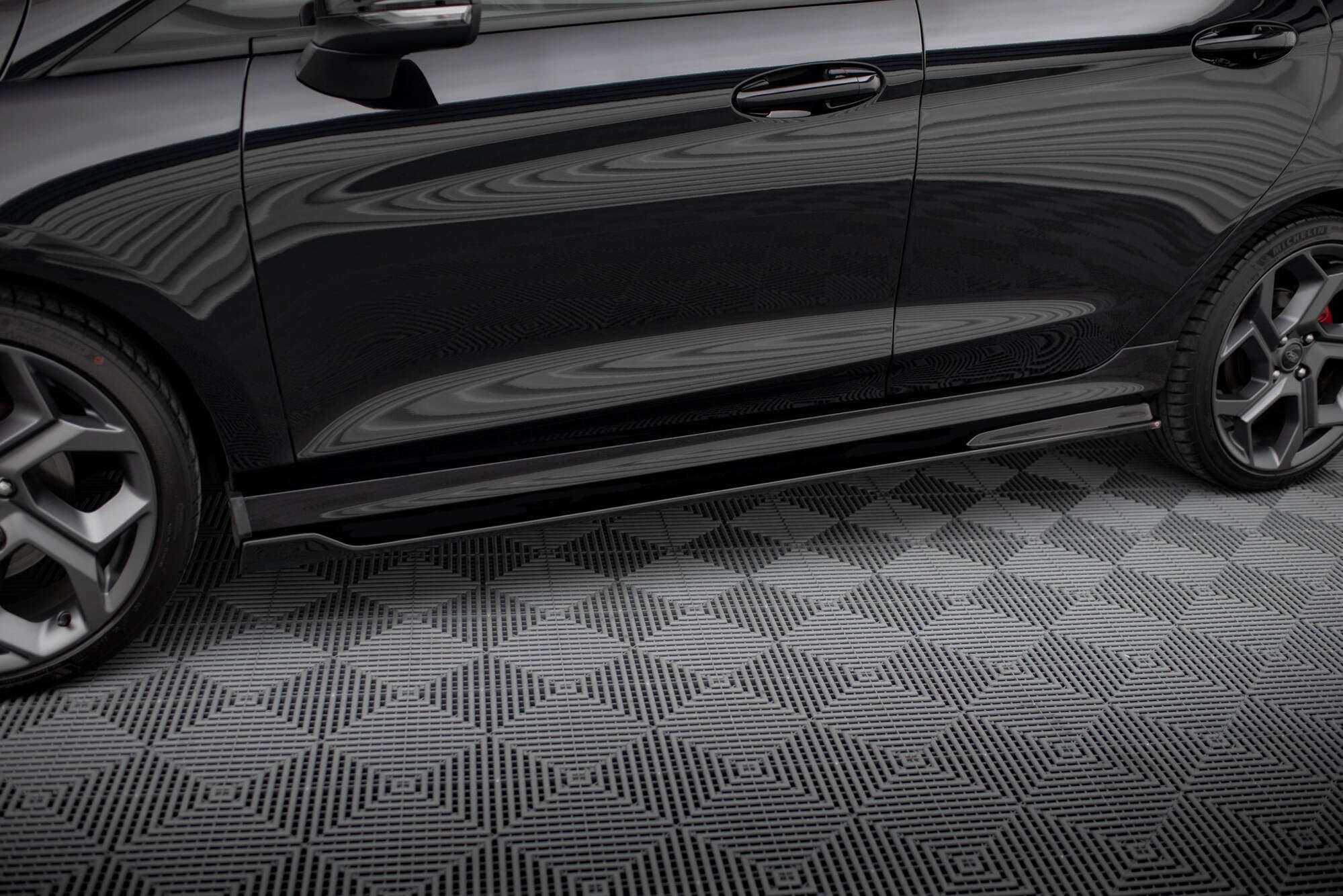 Maxton Design Difusores de taloneras laterales V.3 para Ford Fiesta Mk8 ST / ST-Line - imagen 1
