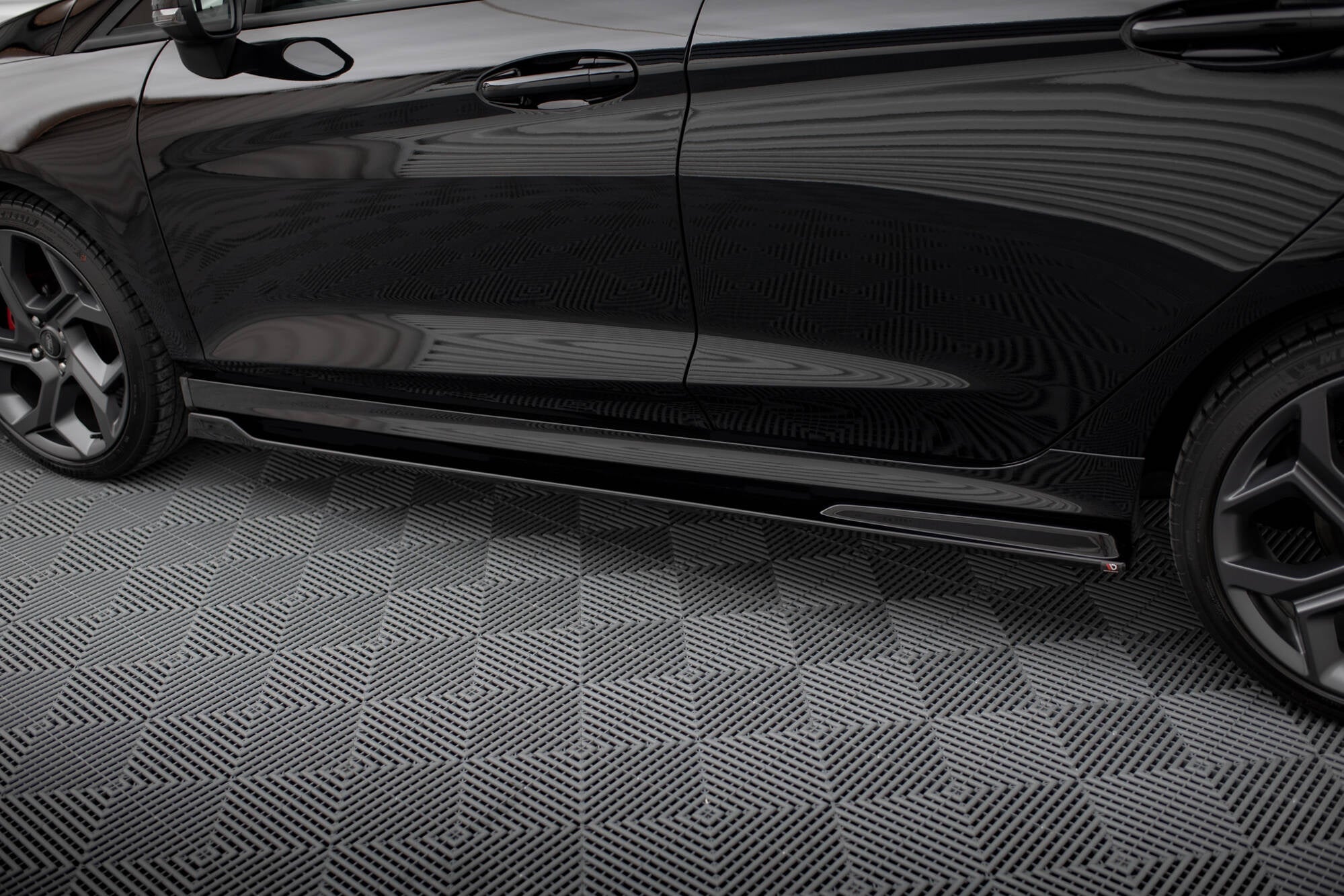 Maxton Design Difusores de taloneras laterales V.3 para Ford Fiesta Mk8 ST / ST-Line - imagen 3