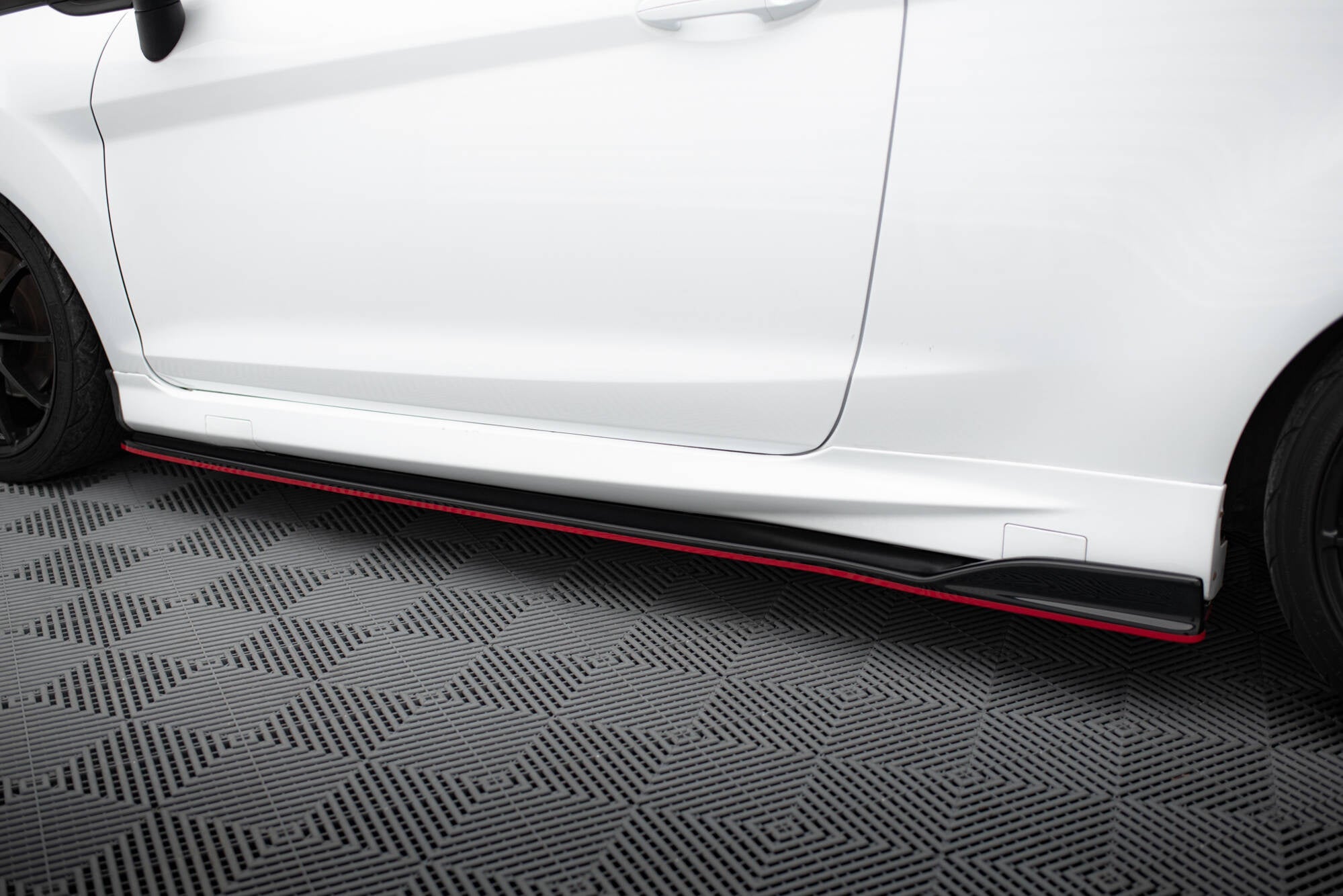 Maxton Design Difusores de taloneras laterales V.3 para Ford Fiesta ST / ST-Line Mk7 - imagen 2