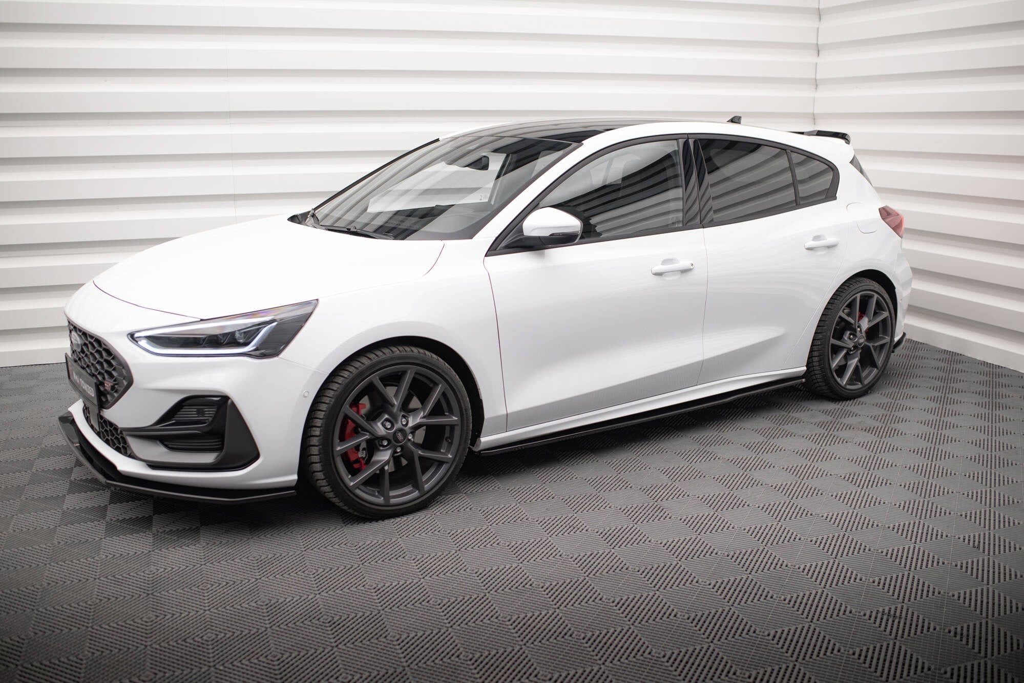 Maxton Design Difusores de taloneras laterales V.3 para Ford Focus ST / ST-Line Mk4 Facelift - imagen 2