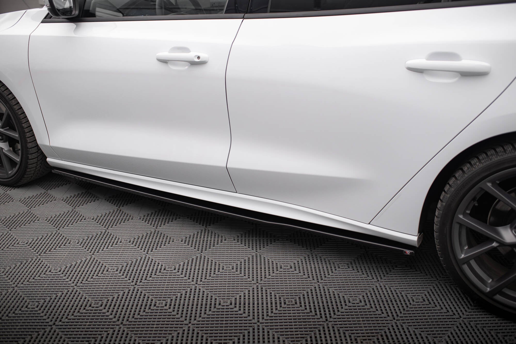 Maxton Design Difusores de taloneras laterales V.3 para Ford Focus ST / ST-Line Mk4 Facelift - imagen 3