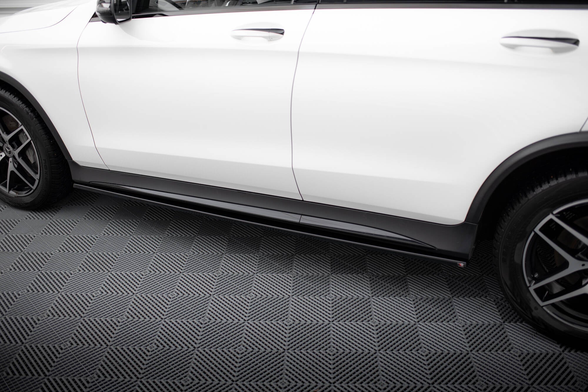 Maxton Design Difusores de taloneras laterales V.3 para Mercedes-Benz GLC Coupe AMG-Line C253 - imagen 3