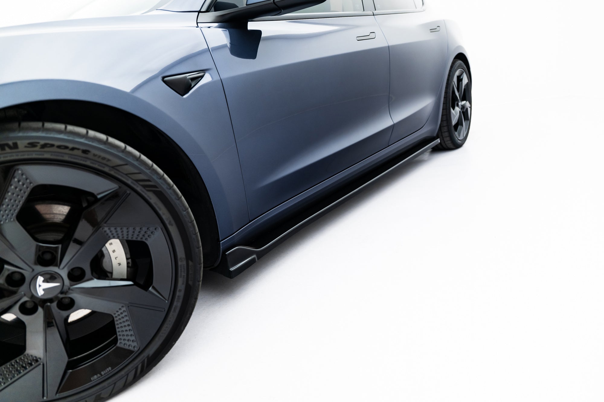 Maxton Design Difusores de taloneras laterales V.3 para Tesla Model 3 Mk1 / Mk1 Facelift - imagen 1