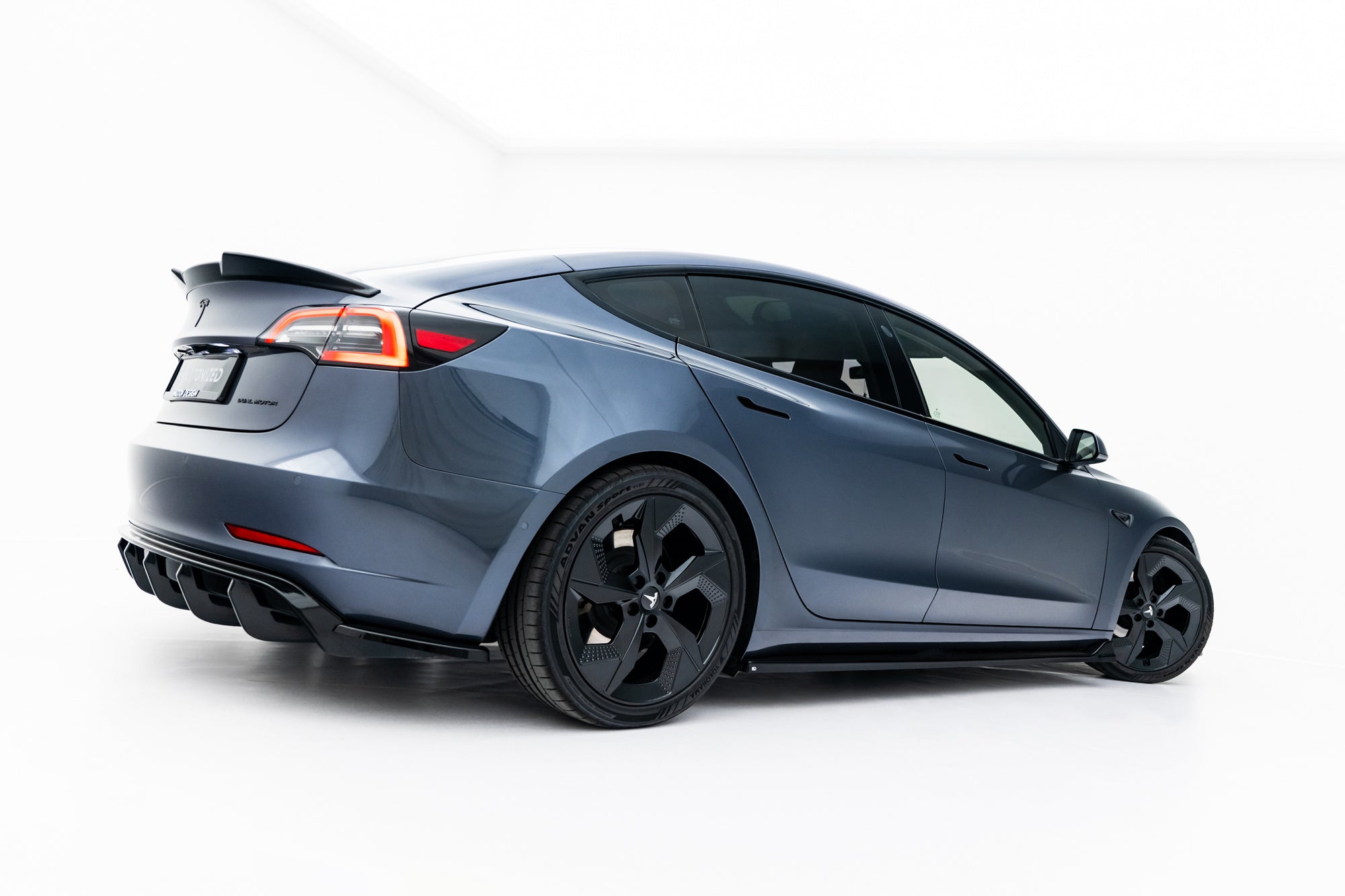 Maxton Design Difusores de taloneras laterales V.3 para Tesla Model 3 Mk1 / Mk1 Facelift - imagen 2