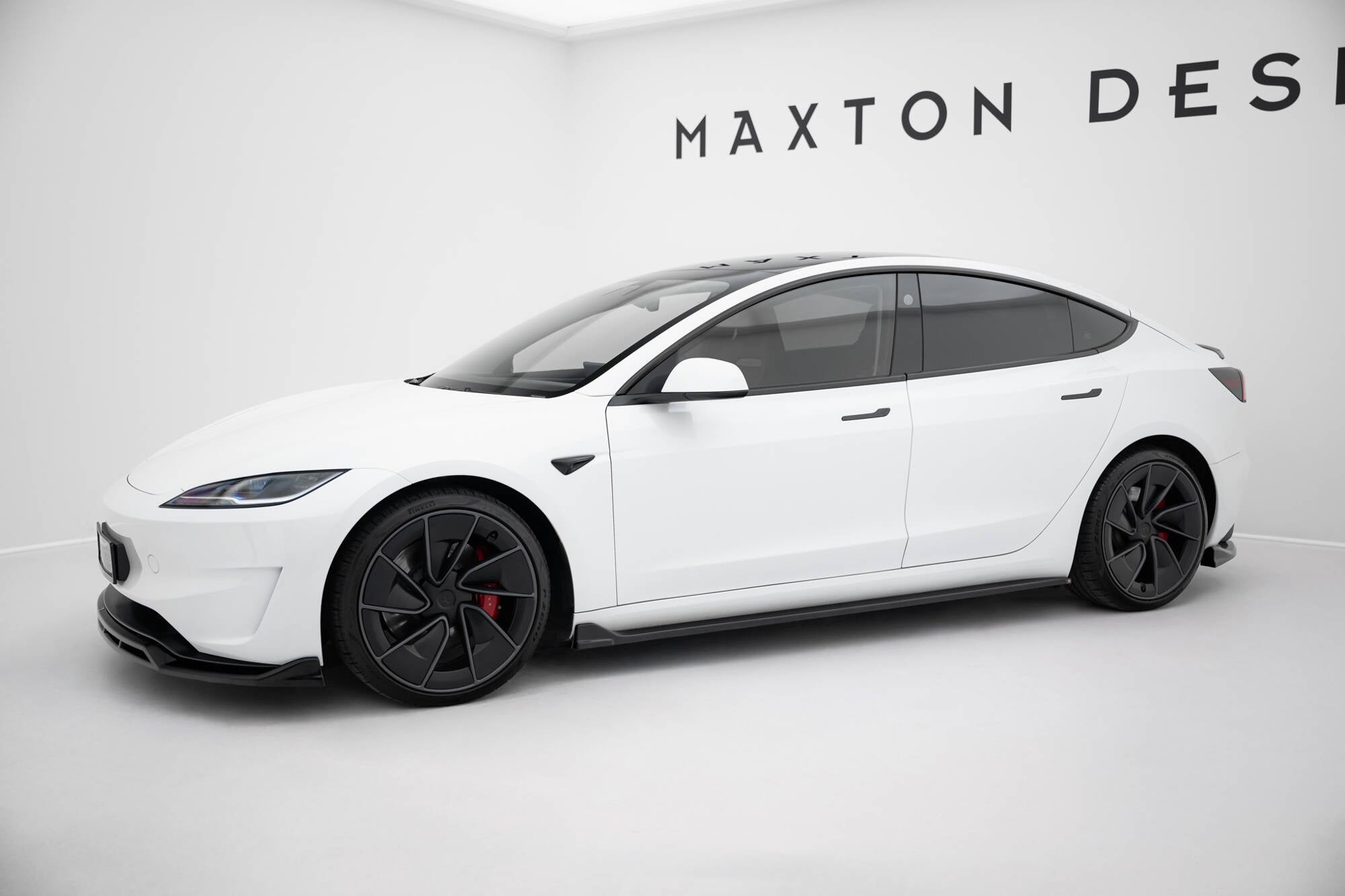 Maxton Design Difusores de taloneras laterales V.3 para Tesla Model 3 Performance Mk1 Facelift - imagen 2