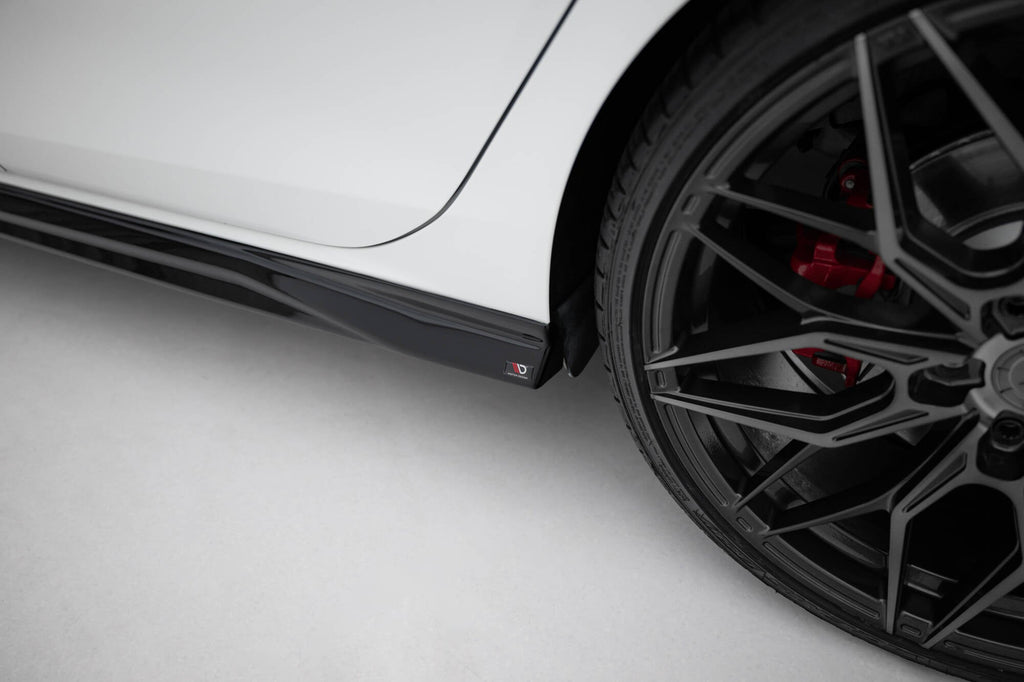 Maxton Design Difusores de taloneras laterales V.3 para Volkswagen Golf GTI / GTE / GTI Clubsport / GTD / R-Line Mk8 - imagen 3