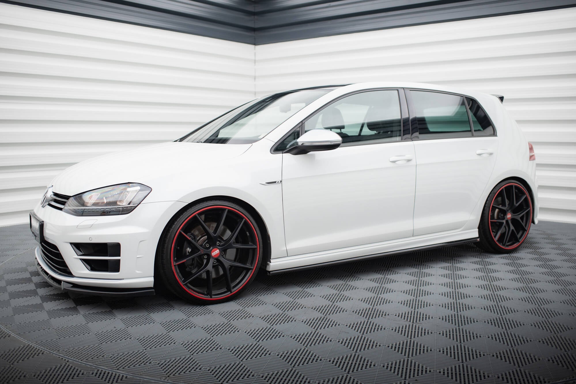 Maxton Design Difusores de taloneras laterales V.3 para Volkswagen Golf R / R-Line Mk7 - imagen 2
