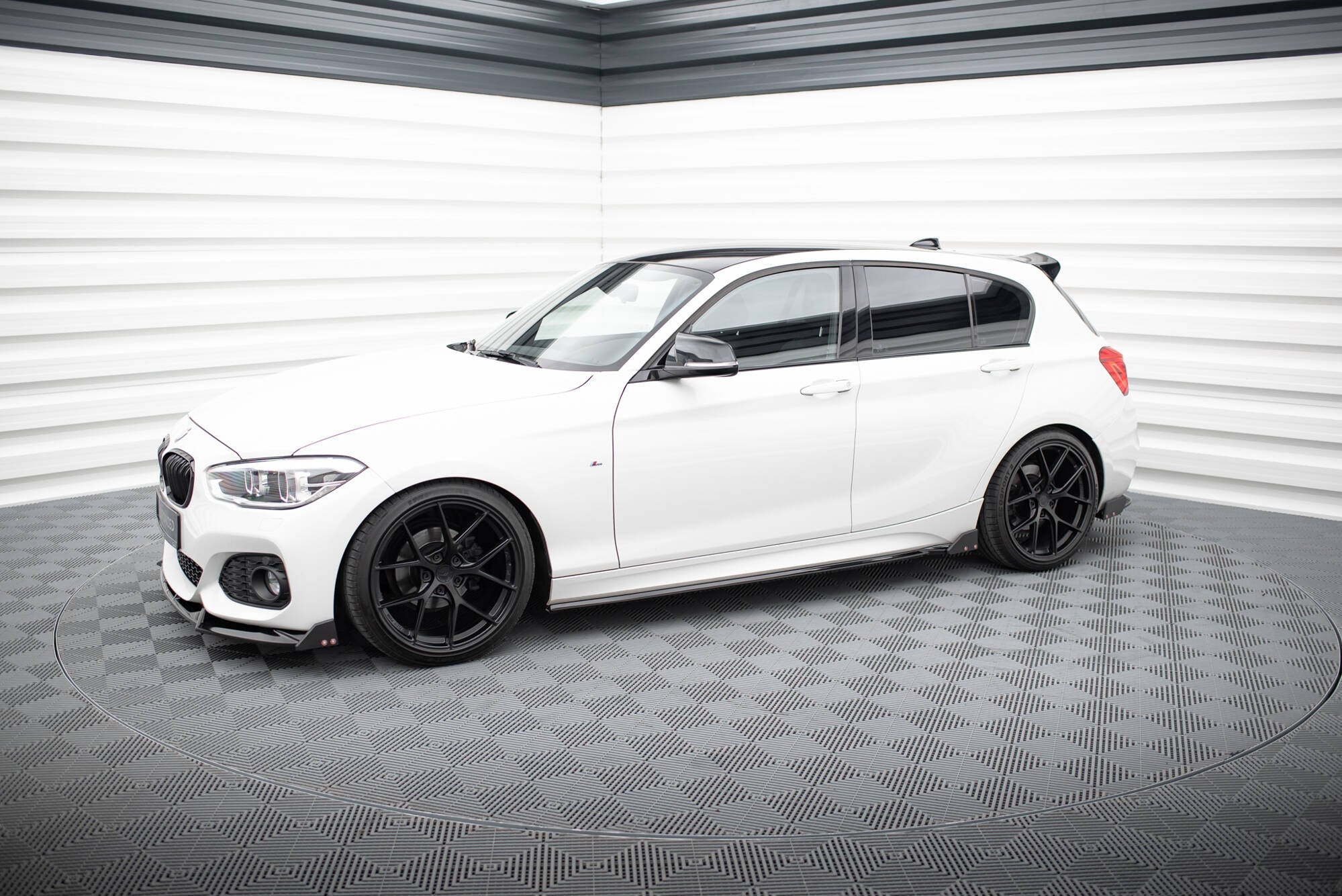 Maxton Design Difusores de taloneras laterales V.4 + Flaps para BMW 1 M-Pack / M140i F20 Facelift - imagen 2