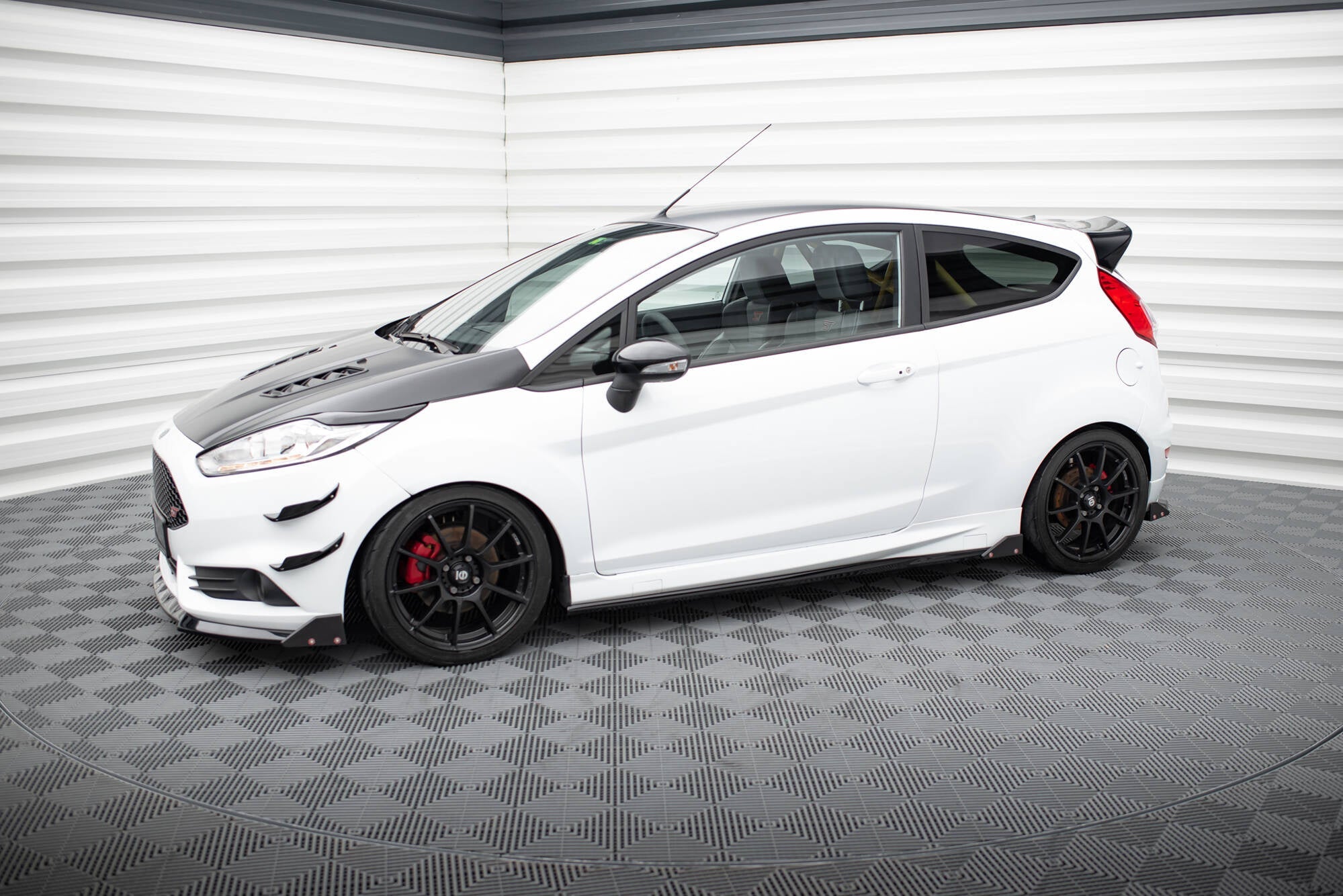 Maxton Design Difusores de taloneras laterales V.4 + Flaps para Ford Fiesta ST / ST-Line Mk7 - imagen 2