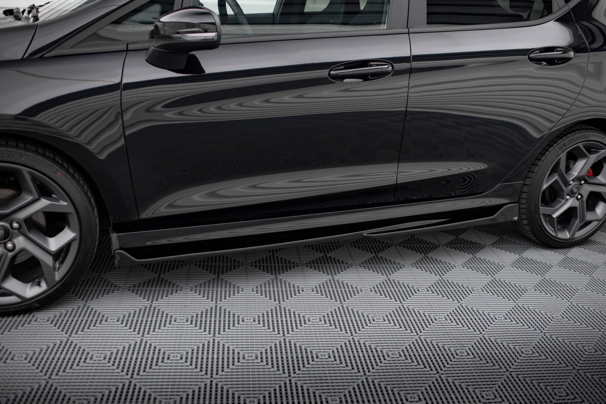 Maxton Design Difusores de taloneras laterales V.4 para Ford Fiesta Mk8 ST / ST-Line - imagen 1