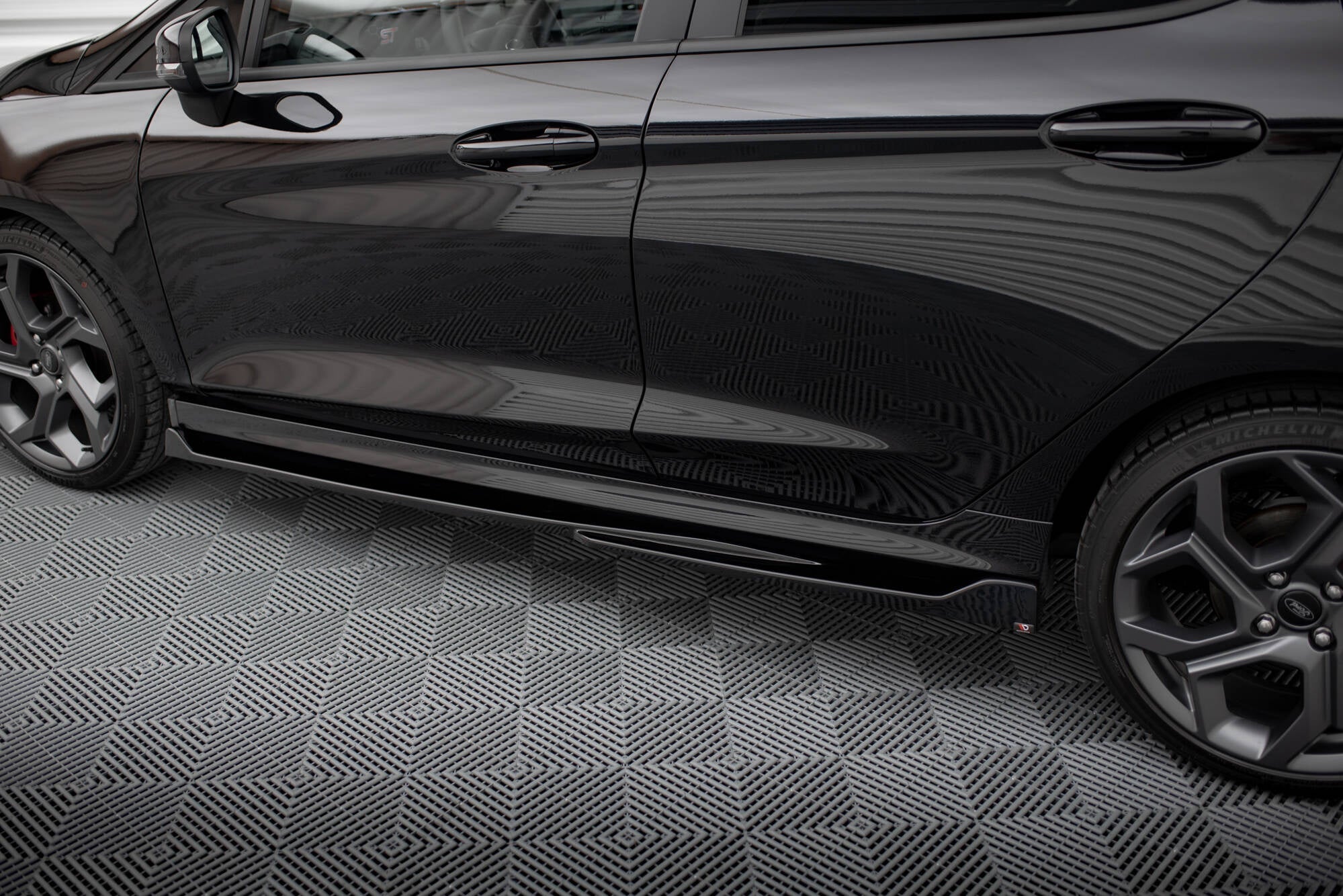 Maxton Design Difusores de taloneras laterales V.4 para Ford Fiesta Mk8 ST / ST-Line - imagen 3
