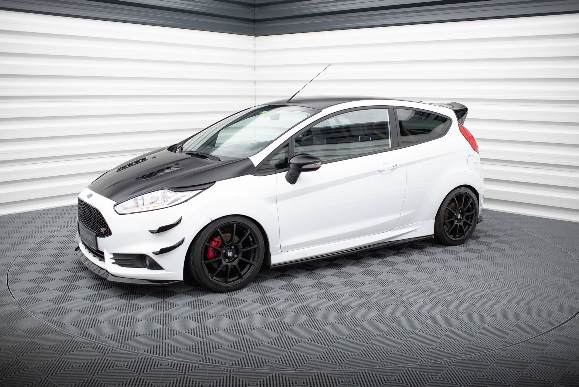 Maxton Design Difusores de taloneras laterales V.4 para Ford Fiesta ST / ST-Line Mk7 - imagen 2