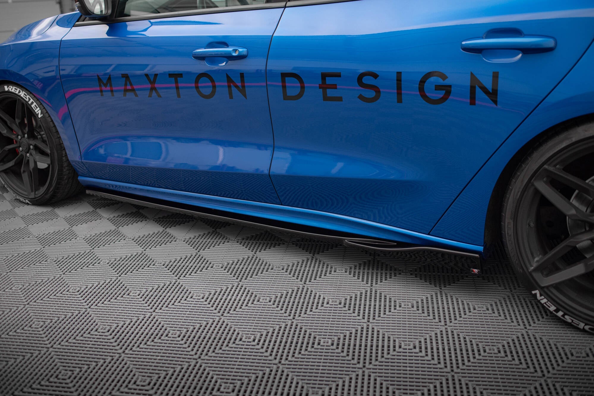 Maxton Design Difusores de taloneras laterales V.4 para Ford Focus ST / ST-Line Mk4 - imagen 3