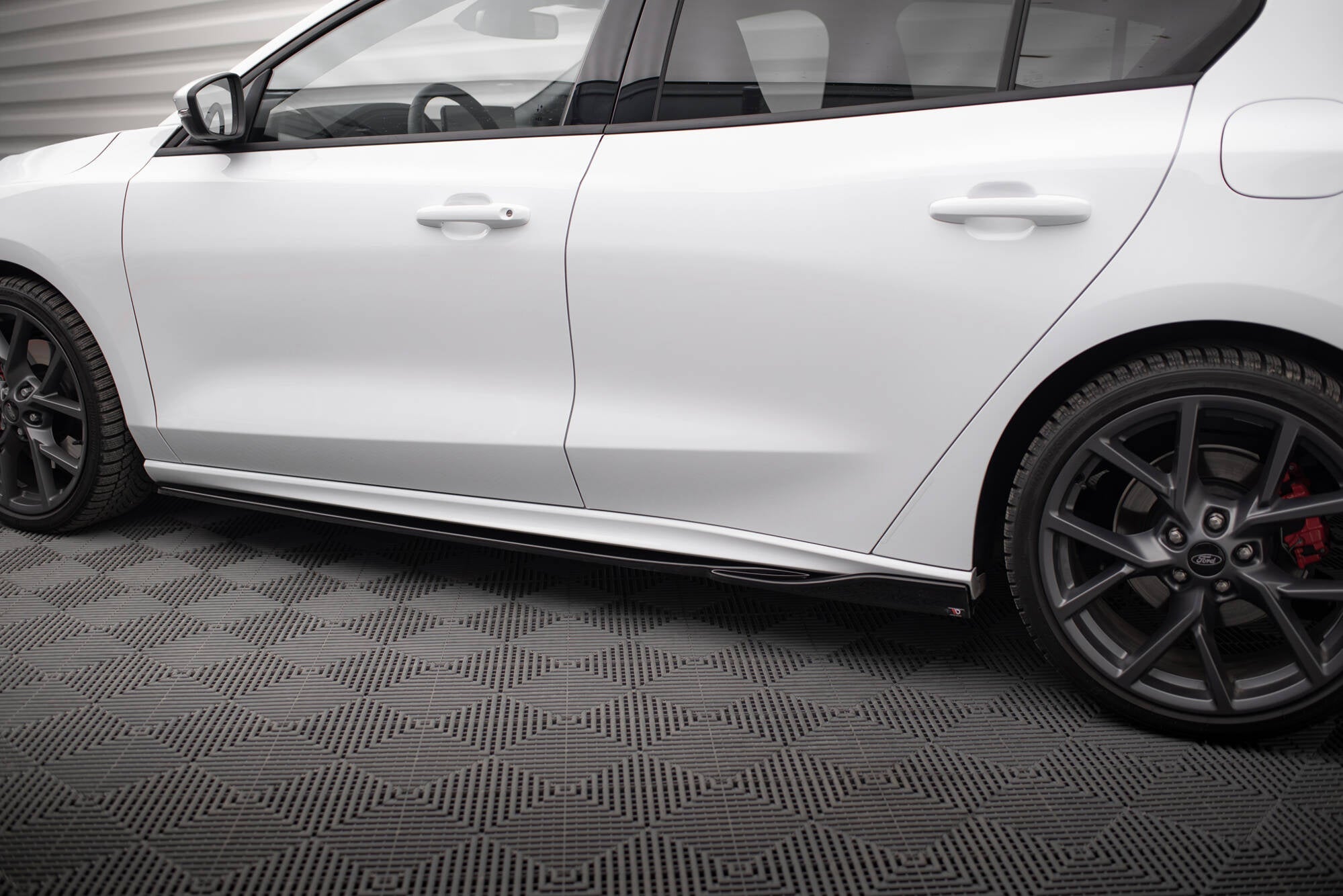 Maxton Design Difusores de taloneras laterales V.4 para Ford Focus ST / ST-Line Mk4 Facelift - imagen 3