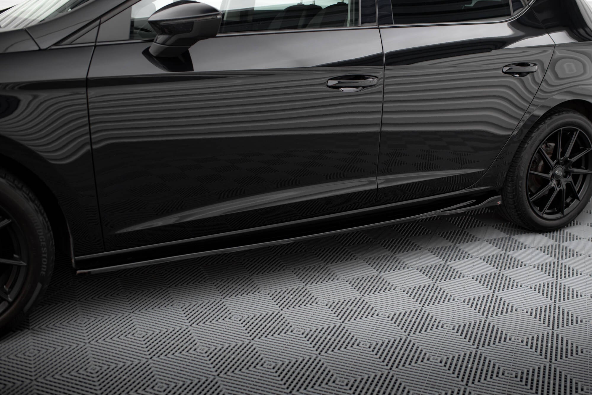 Maxton Design Difusores de taloneras laterales V.4 para Seat Leon Cupra / FR Mk3 Facelift - imagen 1