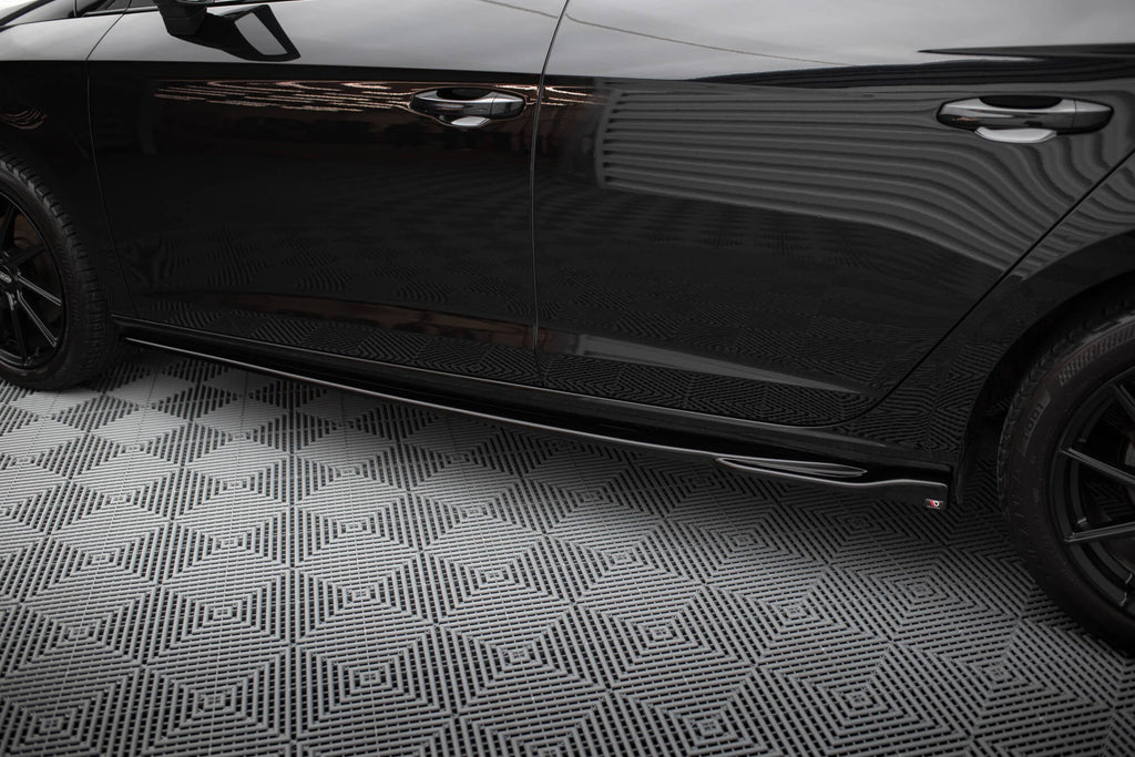 Maxton Design Difusores de taloneras laterales V.4 para Seat Leon Cupra / FR Mk3 Facelift - imagen 3