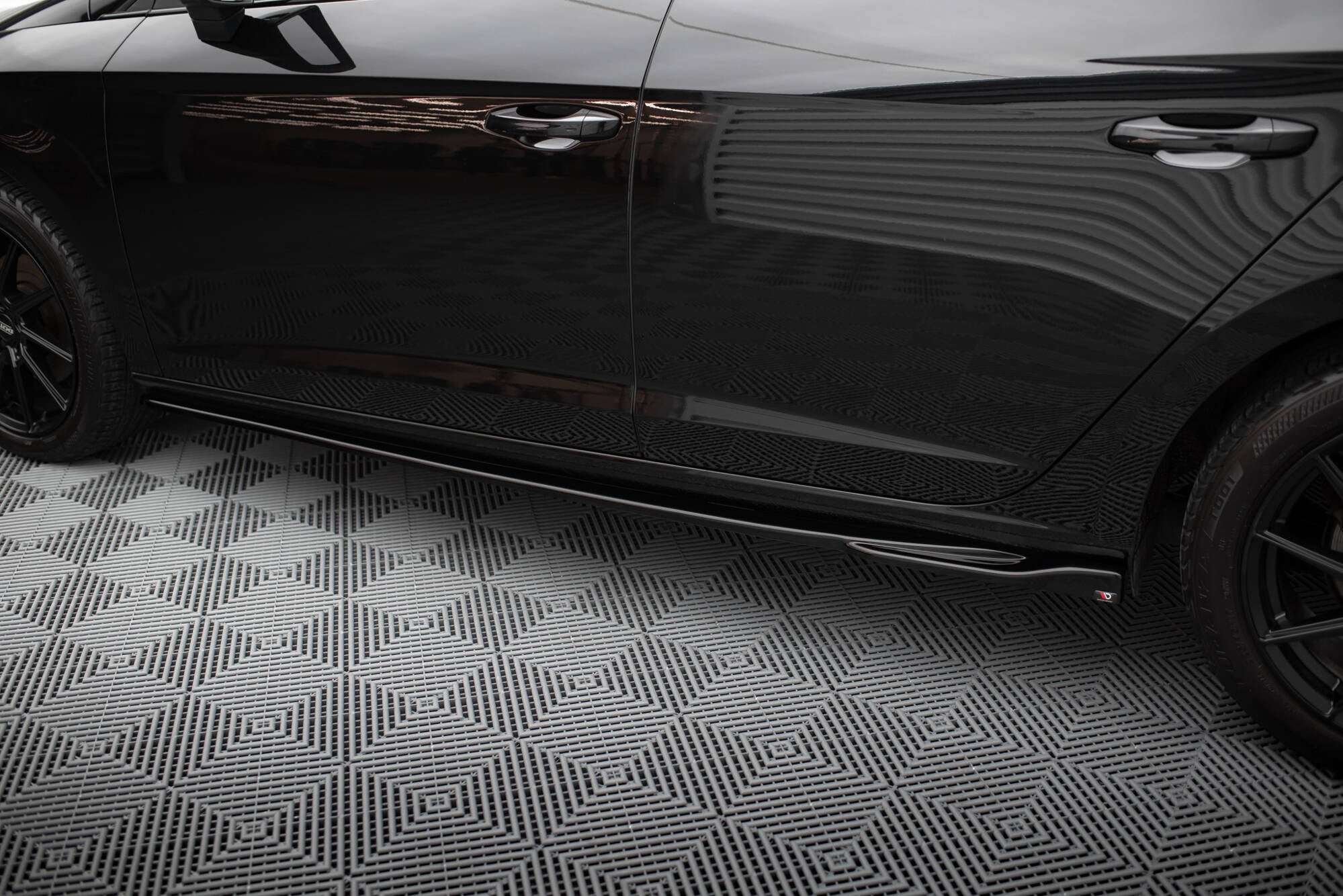 Maxton Design Difusores de taloneras laterales V.4 para Seat Leon Cupra / FR Mk3 Facelift - imagen 3