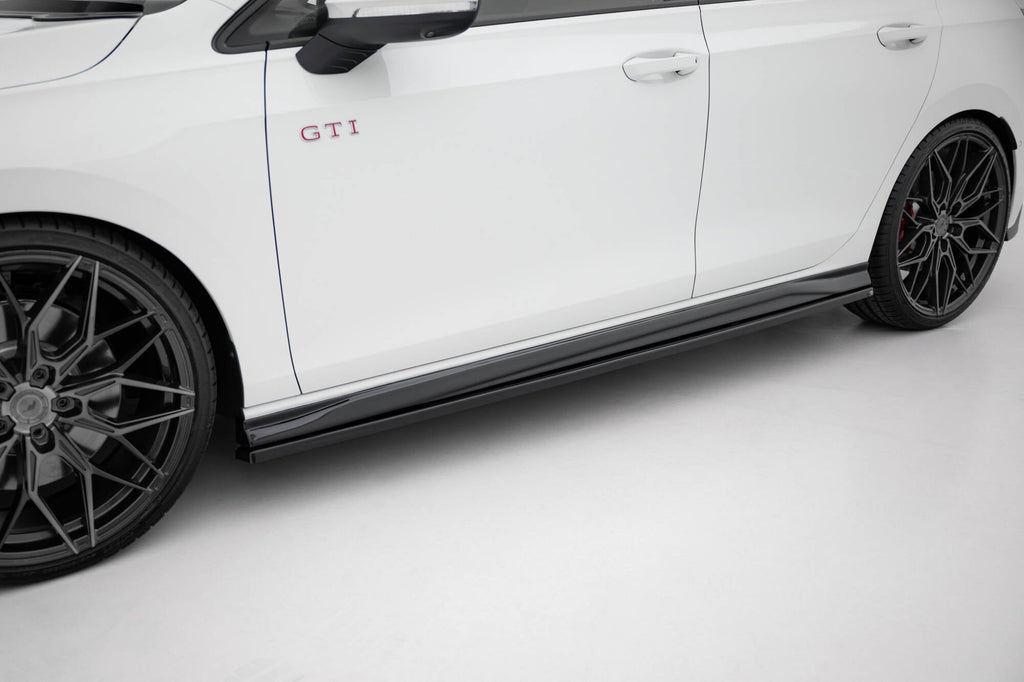 Maxton Design Difusores de taloneras laterales V.4 para Volkswagen Golf GTI / GTE / GTI Clubsport / GTD / R-Line Mk8 - imagen 1