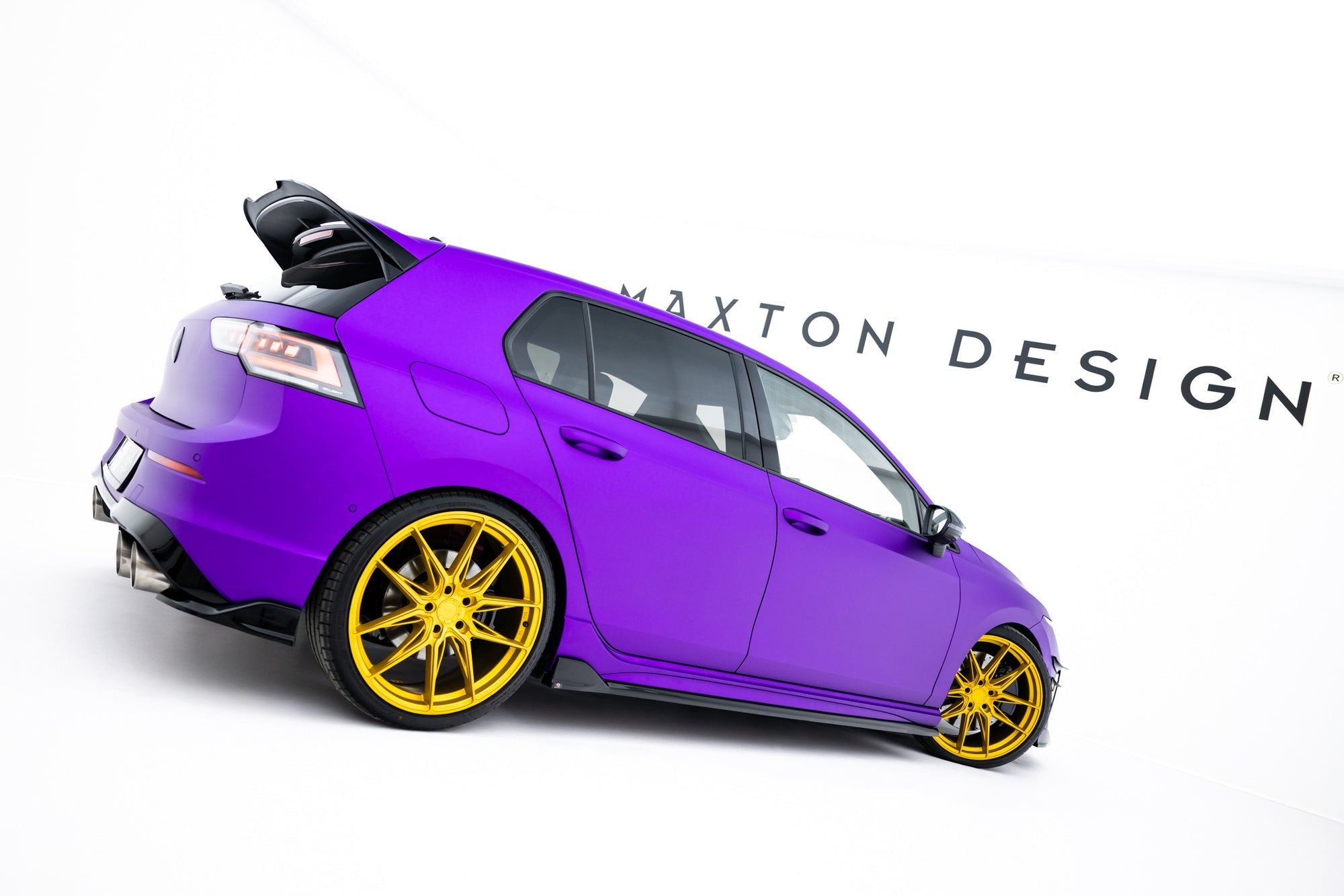 Maxton Design Difusores de taloneras laterales V.4 para Volkswagen Golf R Hatchback Mk8 / Mk8 Facelift - imagen 1