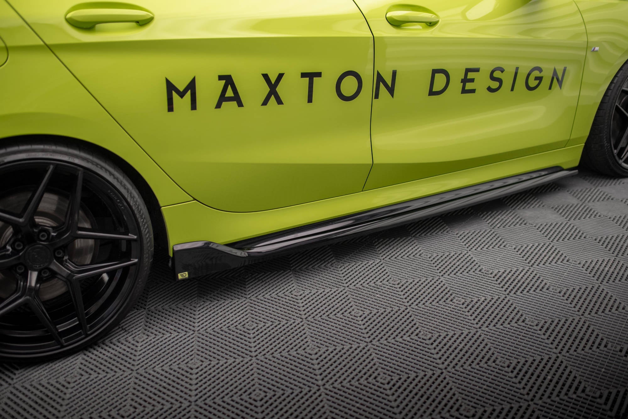 Maxton Design Difusores de taloneras laterales V.5 para BMW 1 M-Pack/ M135i / 128ti F40 - imagen 2