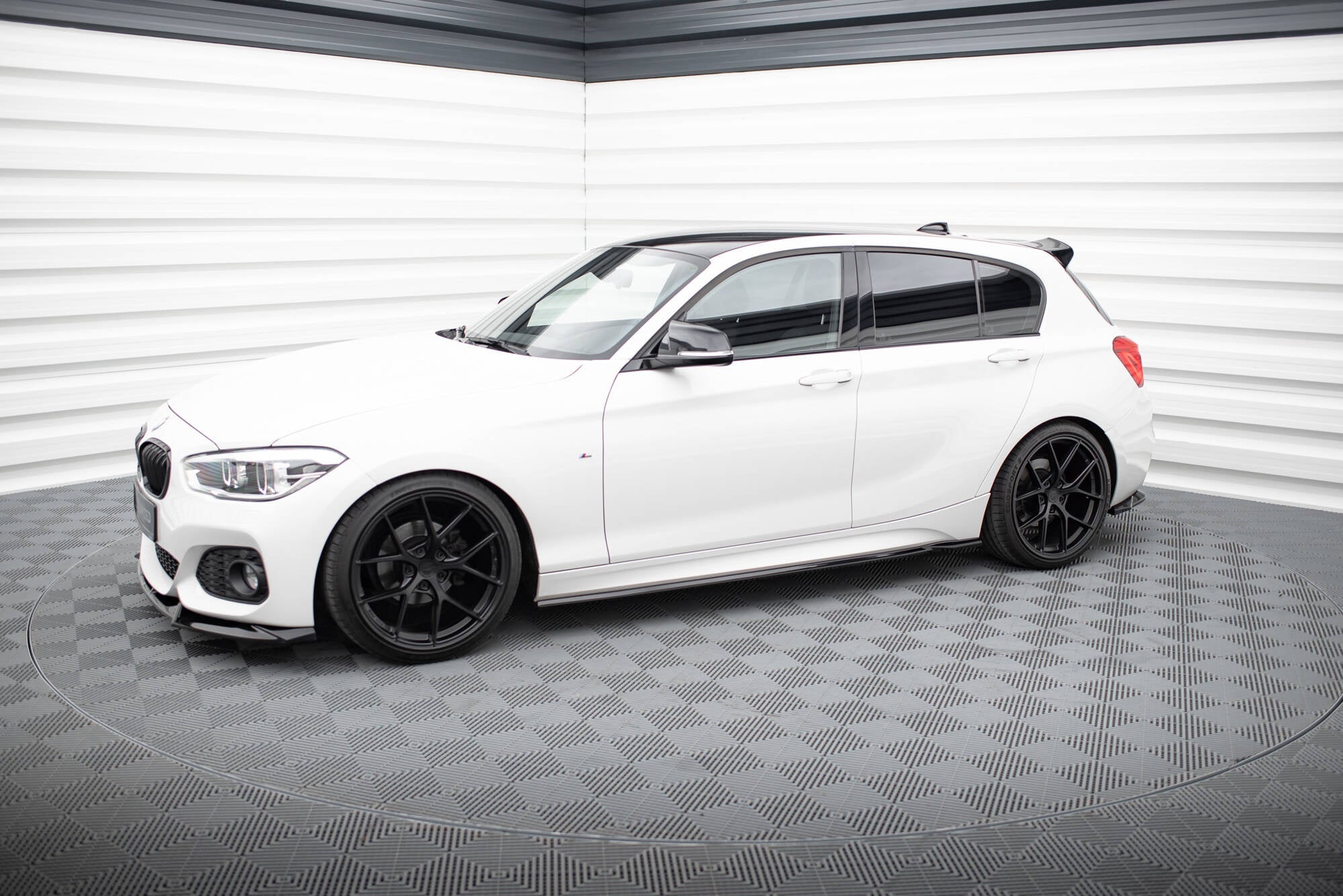 Maxton Design Difusores de taloneras laterales V.5 para BMW 1 M-Pack / M140i F20 Facelift - imagen 2