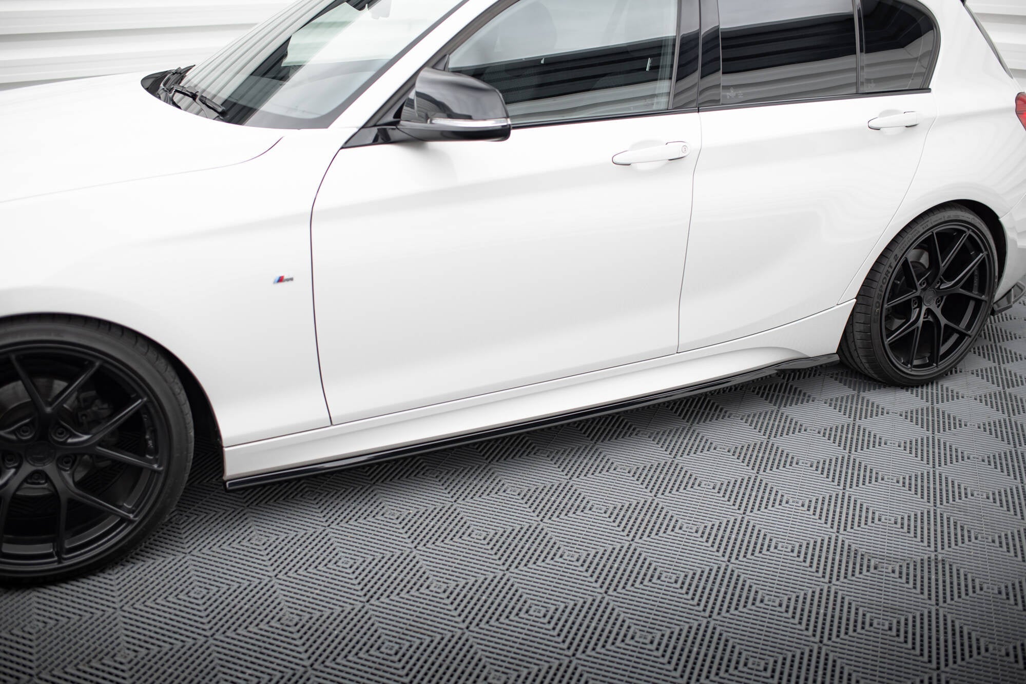 Maxton Design Difusores de taloneras laterales V.5 para BMW 1 M-Pack / M140i F20 Facelift - imagen 1