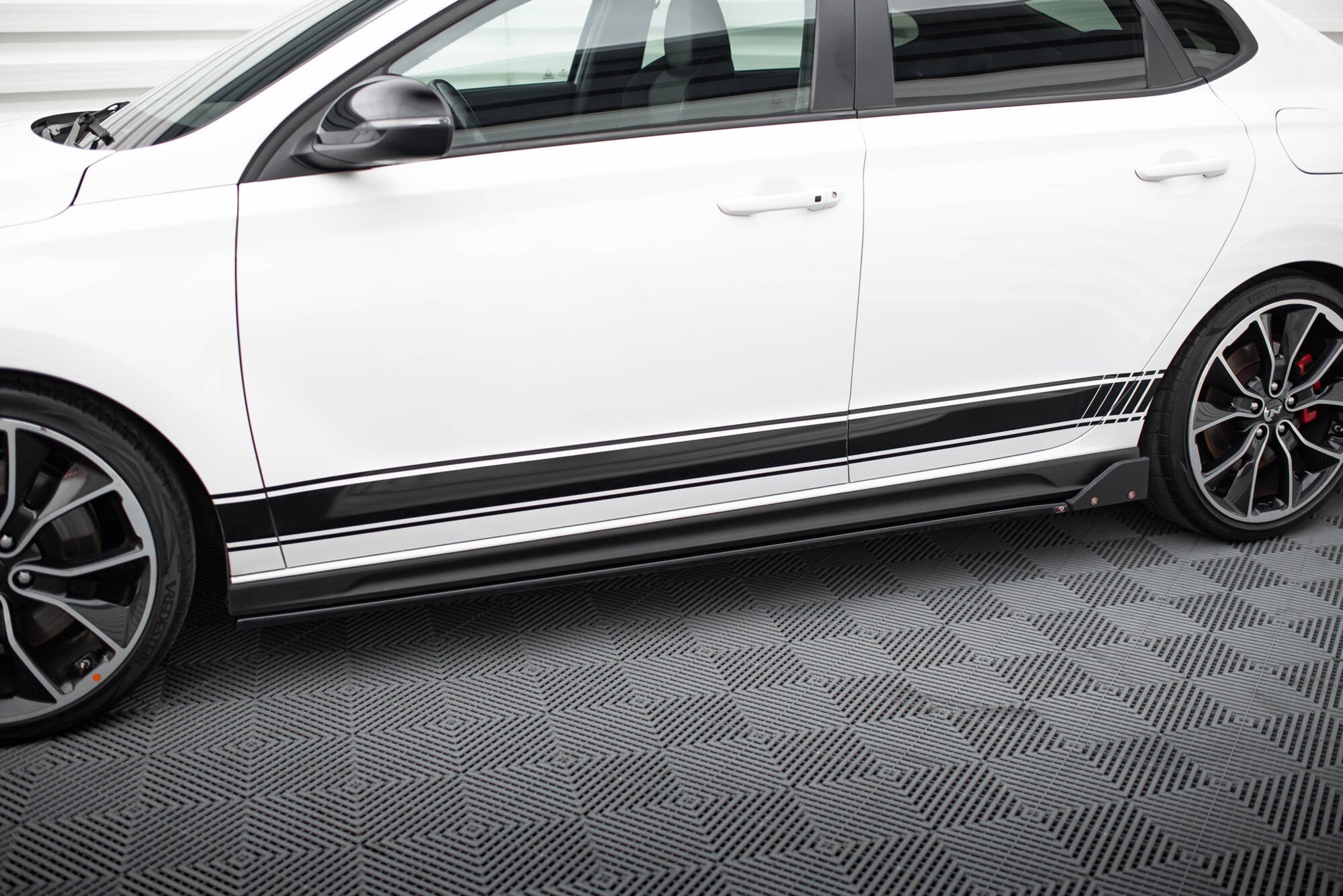 Maxton Design Difusores de taloneras laterales V.5 + Flaps para Hyundai I30 N / N-Line Hatchback / Fastback Mk3 / Mk3 Facelift - imagen 1