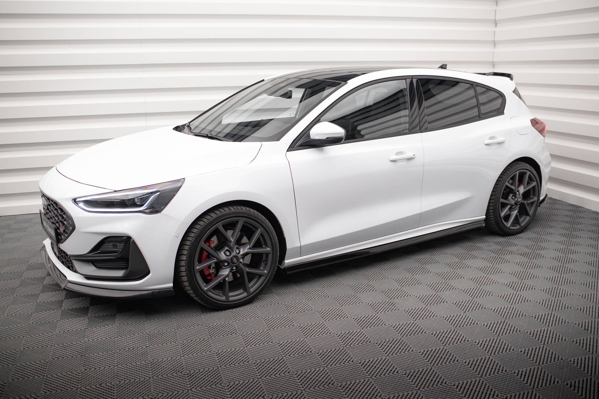 Maxton Design Difusores de taloneras laterales V.5 para Ford Focus ST / ST-Line Mk4 Facelift - imagen 2