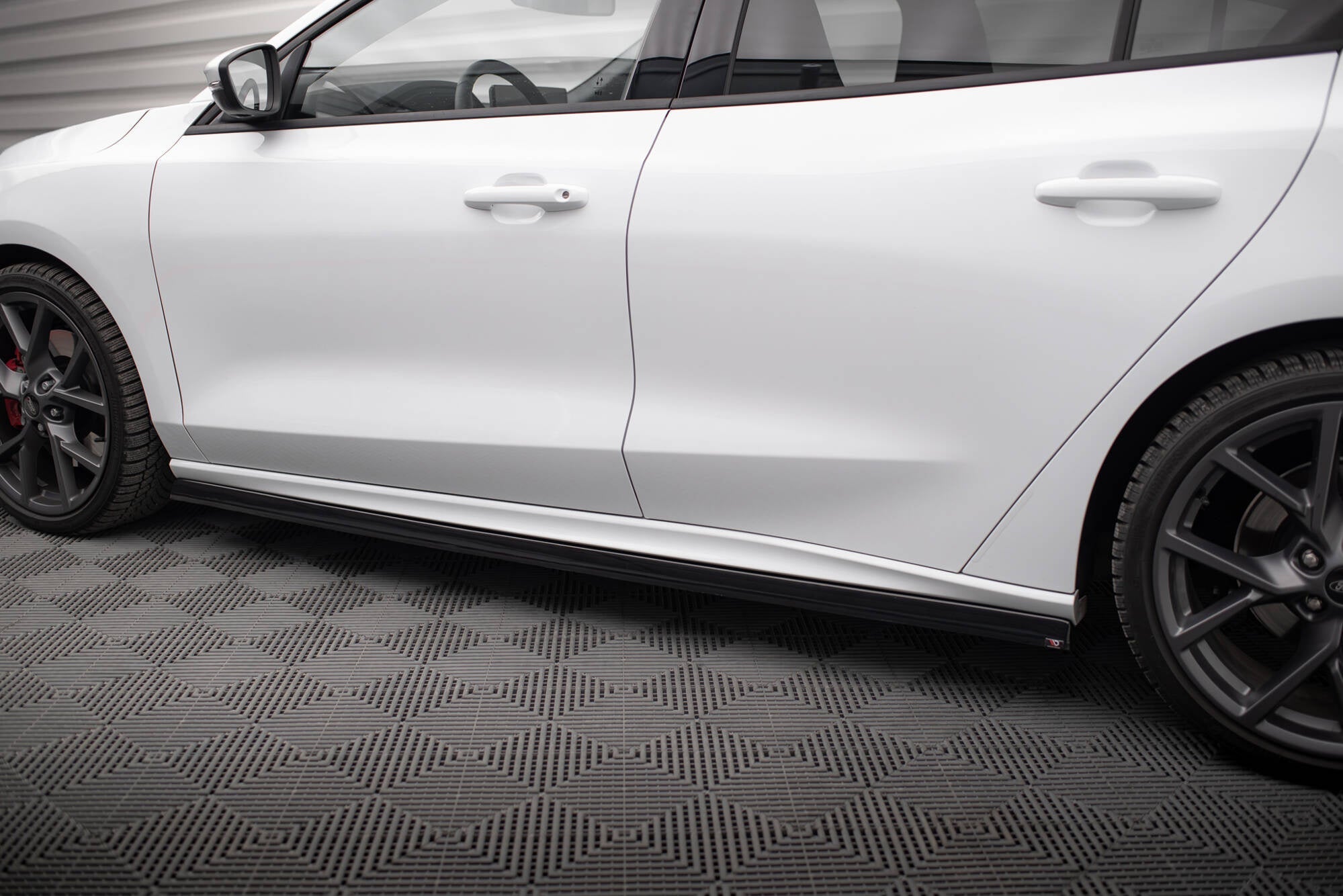 Maxton Design Difusores de taloneras laterales V.5 para Ford Focus ST / ST-Line Mk4 Facelift - imagen 3