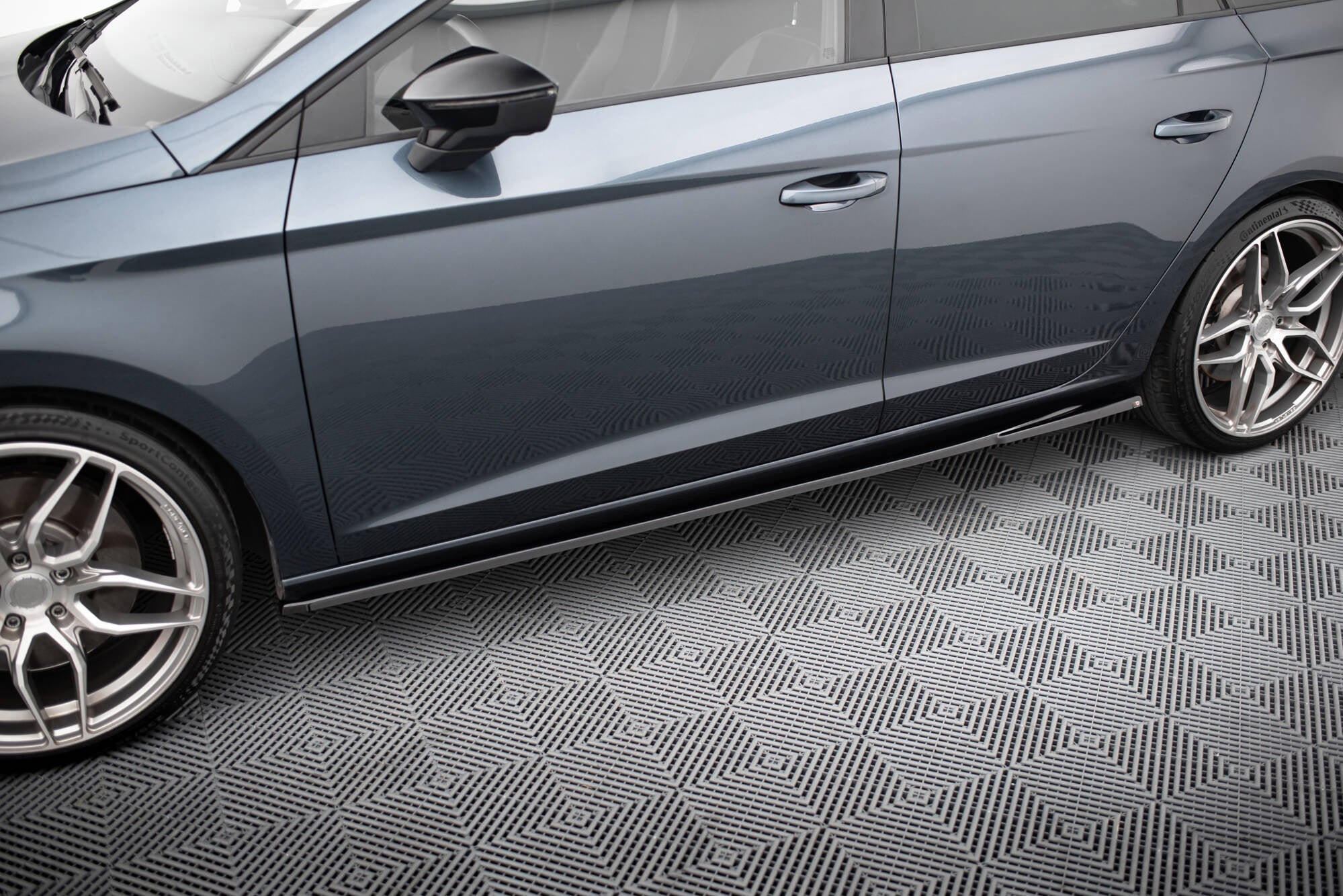 Maxton Design Difusores de taloneras laterales V.5 para Seat Leon Cupra / FR Mk3 / Mk3 Facelift - imagen 1