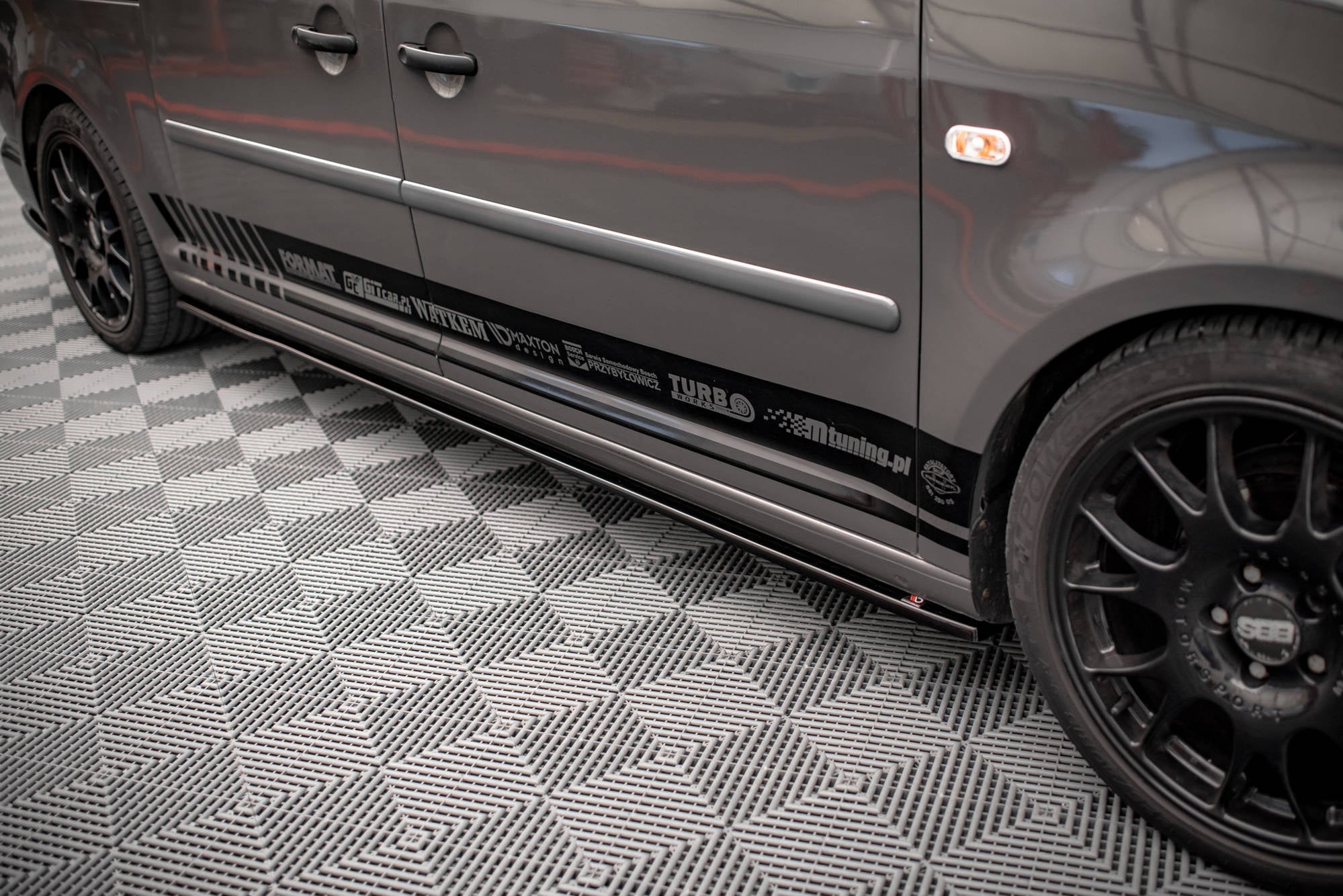 Maxton Design Difusores de taloneras laterales para Volkswagen Caddy Long Mk3 Facelift - imagen 1