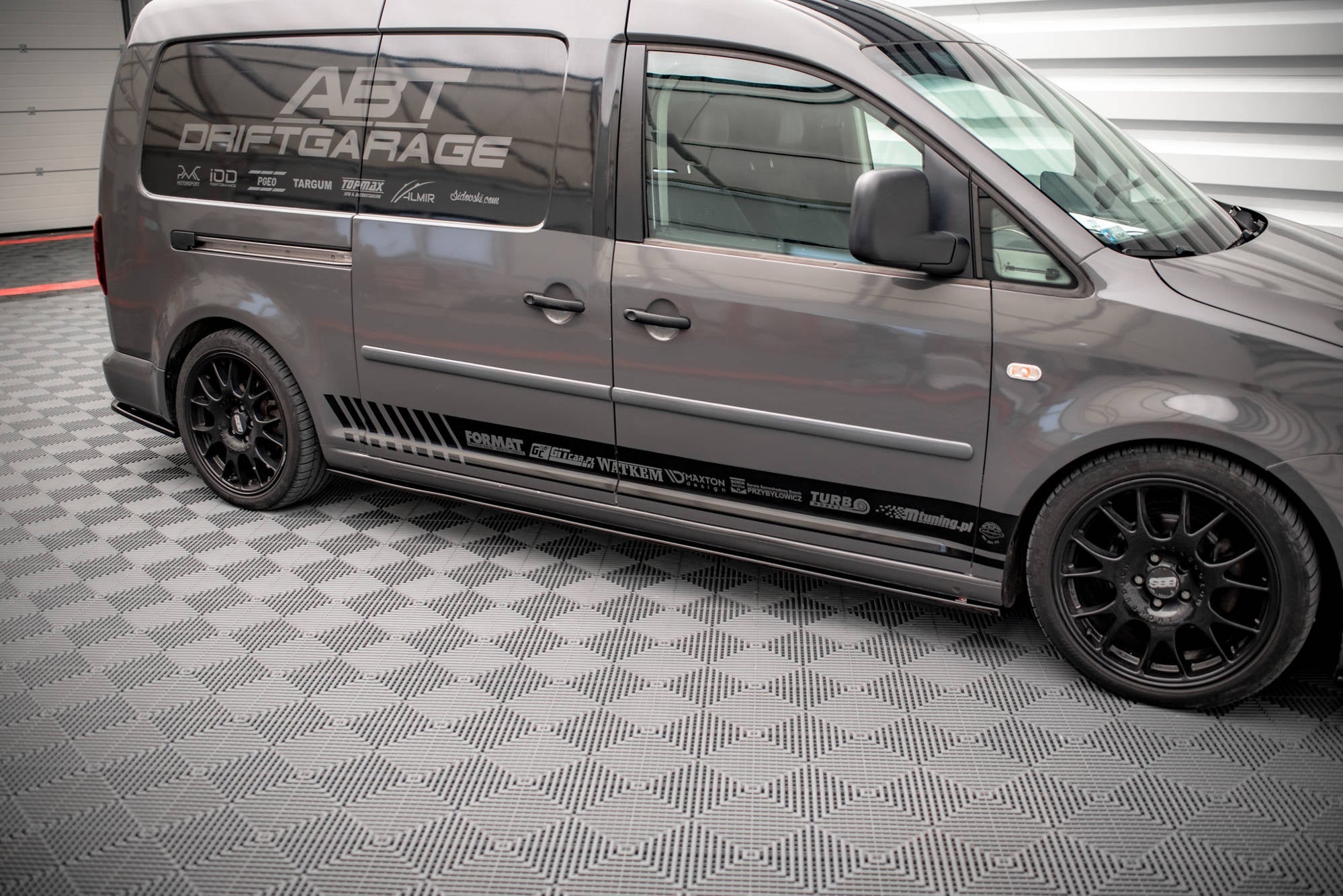 Maxton Design Difusores de taloneras laterales para Volkswagen Caddy Long Mk3 Facelift - imagen 3