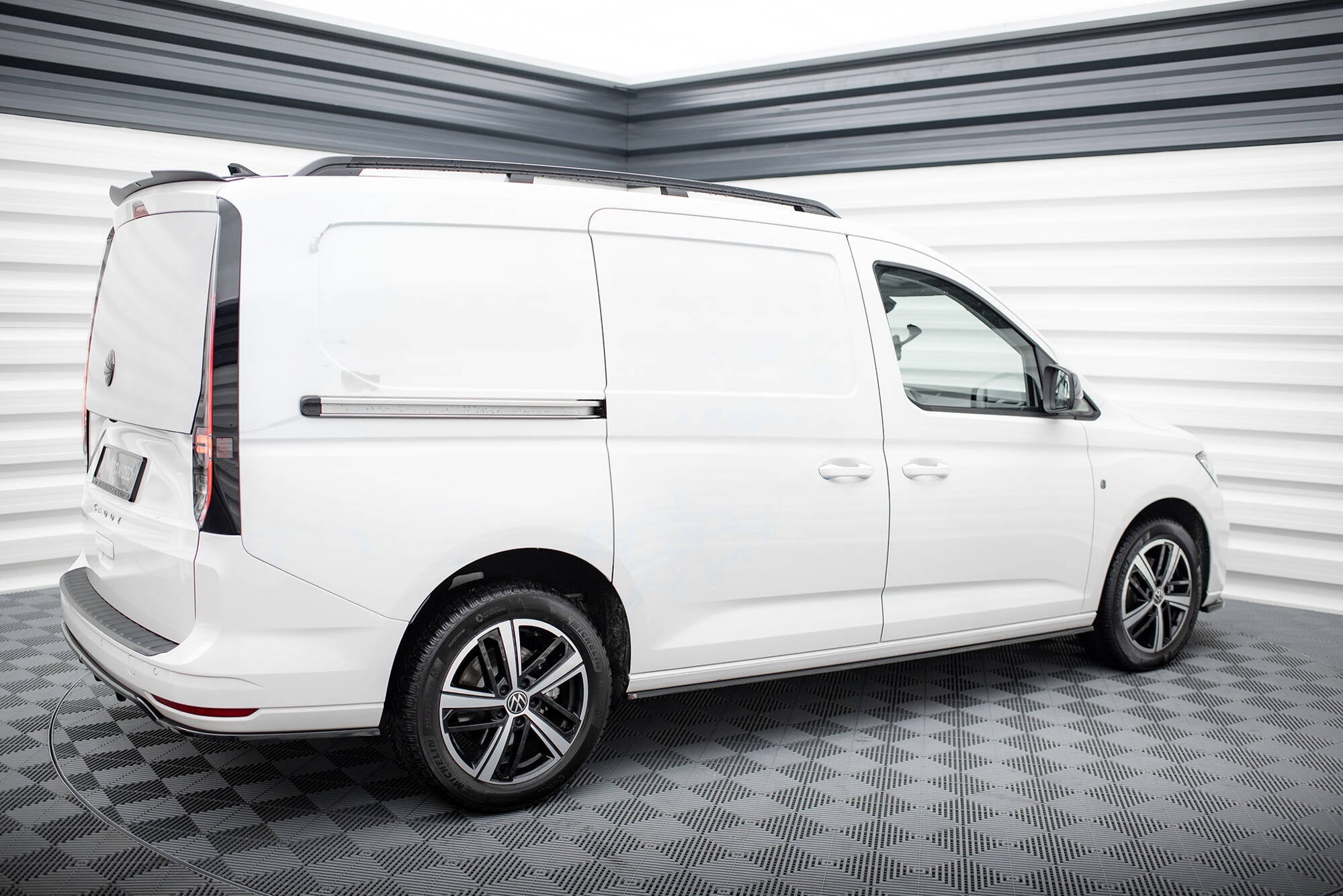 Maxton Design Difusores de taloneras laterales para Volkswagen Caddy Maxi Mk5 - imagen 2