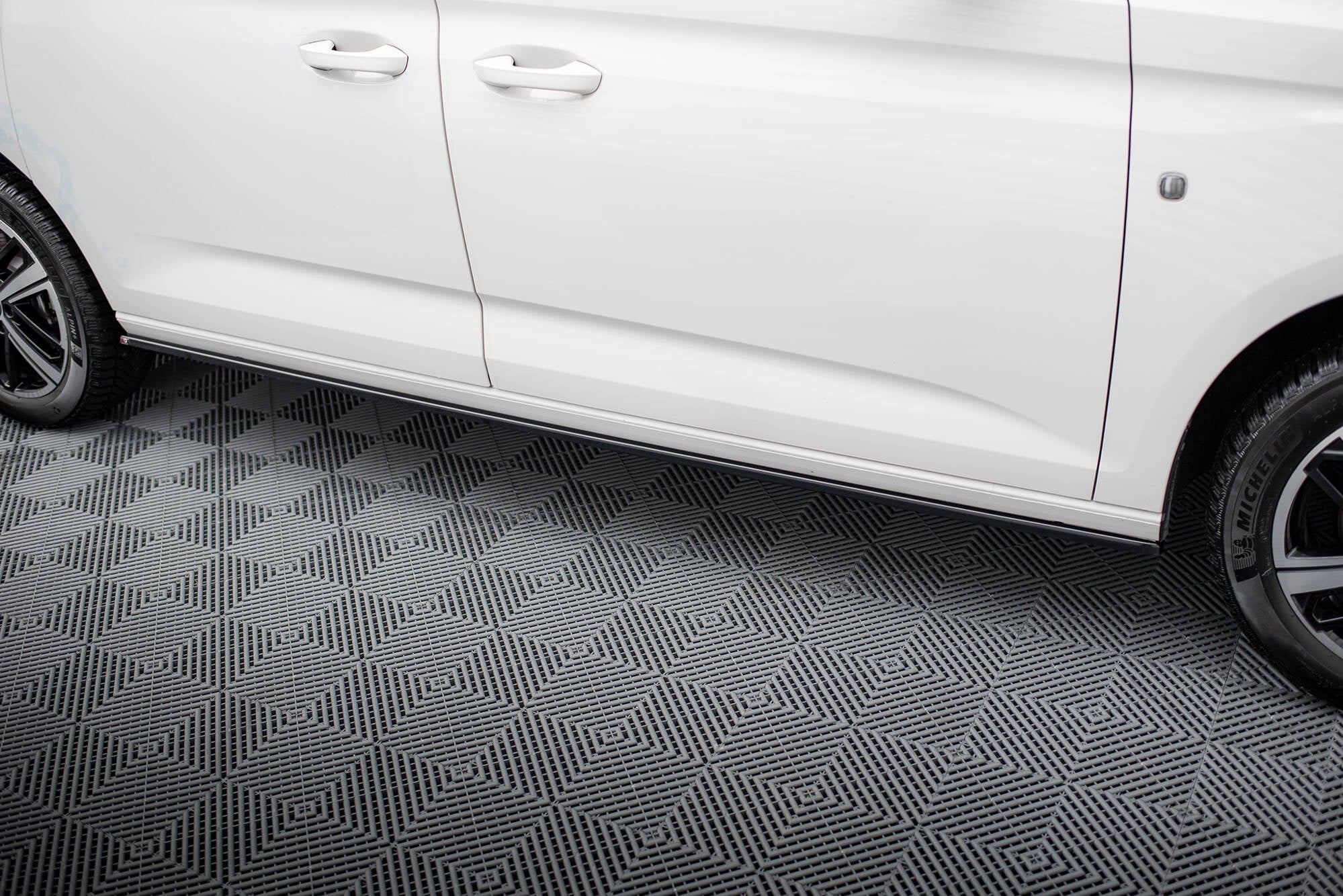 Maxton Design Difusores de taloneras laterales para Volkswagen Caddy Maxi Mk5 - imagen 3