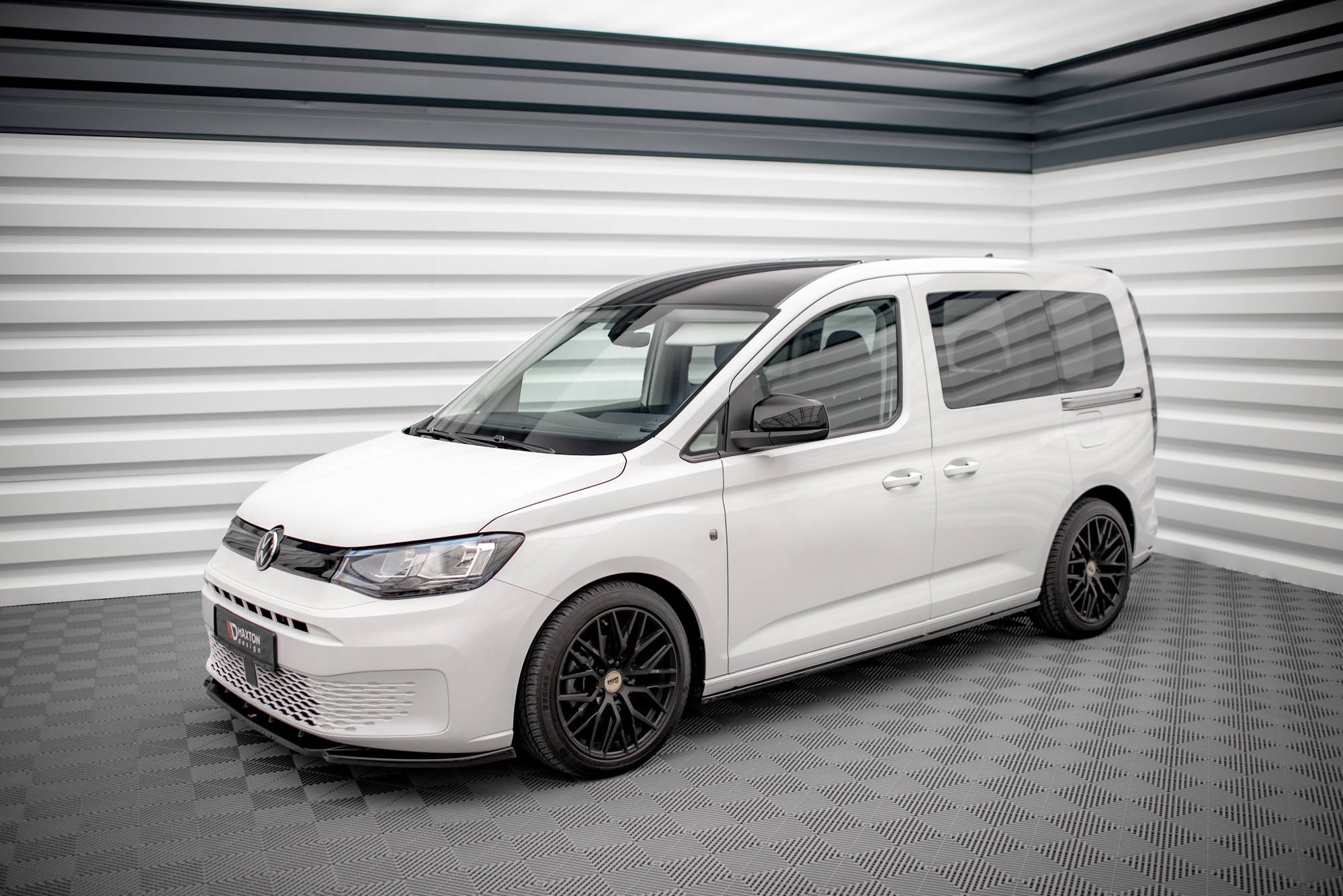 Maxton Design Difusores de taloneras laterales para Volkswagen Caddy Mk5 / Ford Transit Connect Mk3 - imagen 3