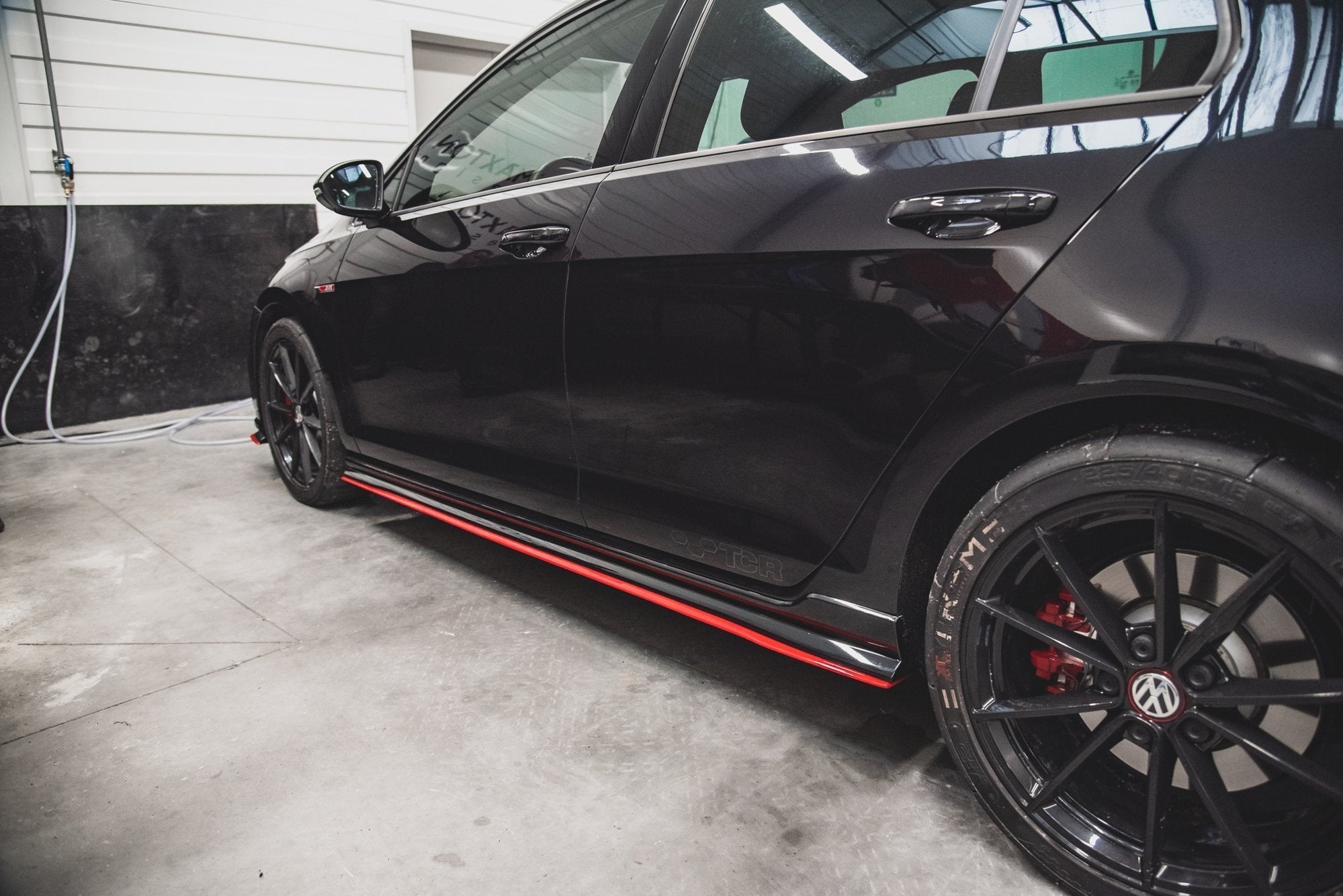 Maxton Design Difusores de taloneras laterales para Volkswagen Golf GTI TCR Mk7 - imagen 4