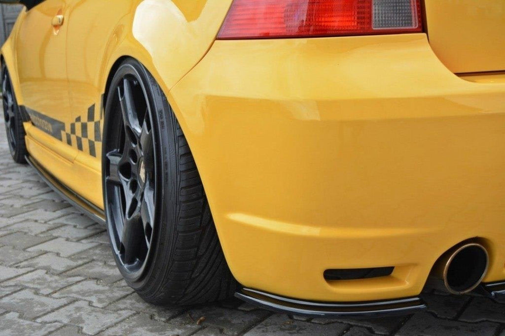 Maxton Design Taloneras laterales para Volkswagen Golf R32 Mk4 - imagen 2