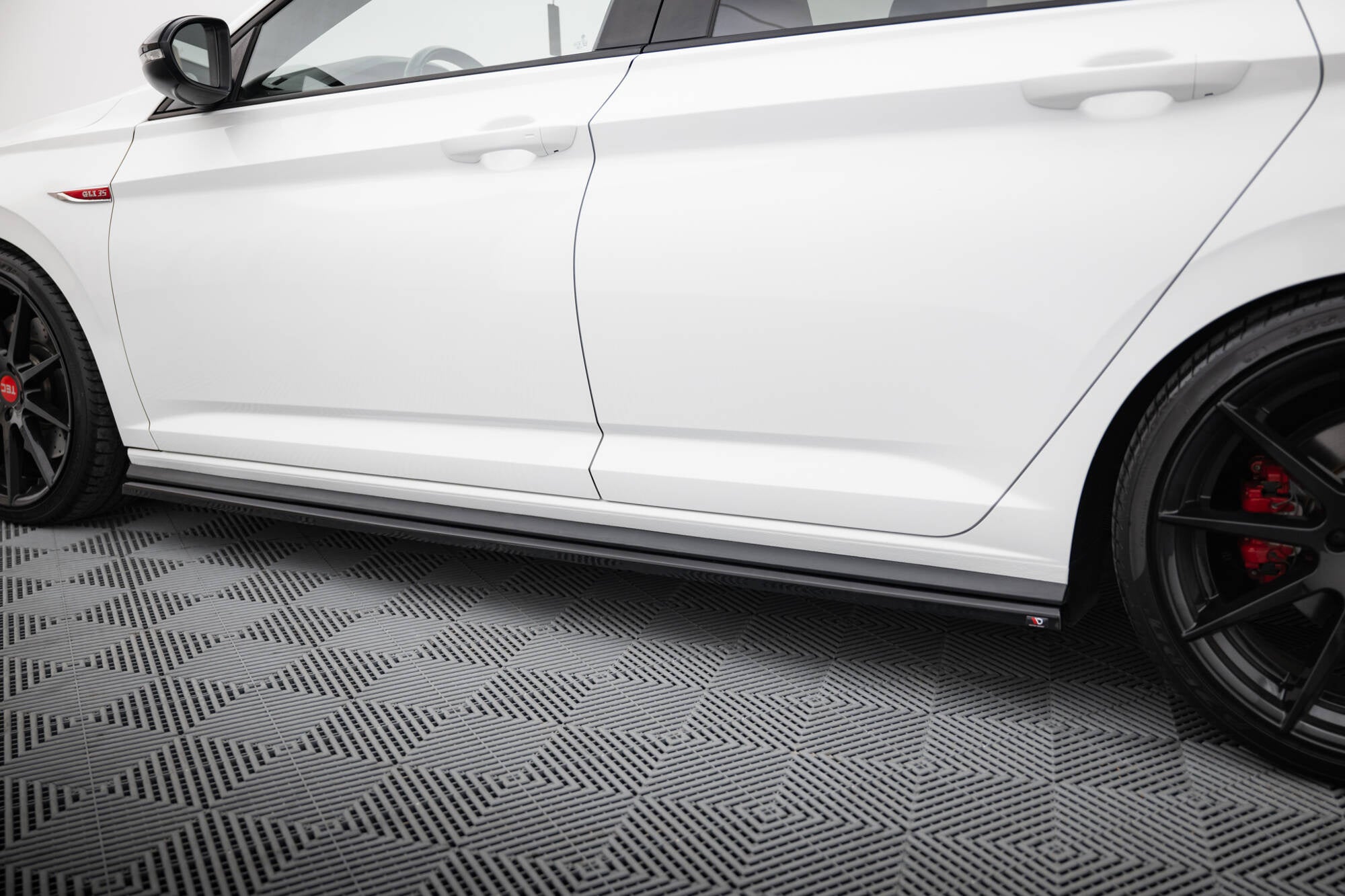 Maxton Design Difusores de taloneras laterales para Volkswagen Jetta GLI Mk7 - imagen 2
