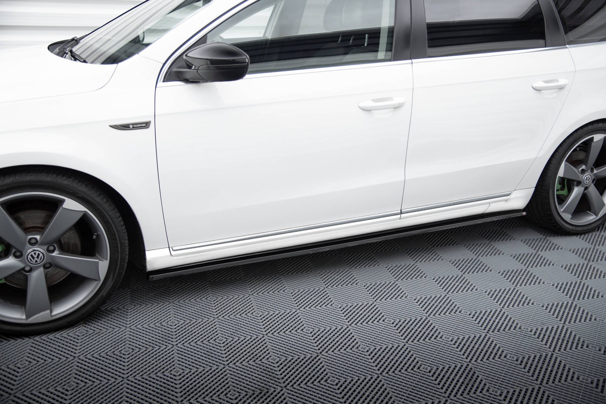 Maxton Design Difusores de taloneras laterales para Volkswagen Passat B7 - imagen 1