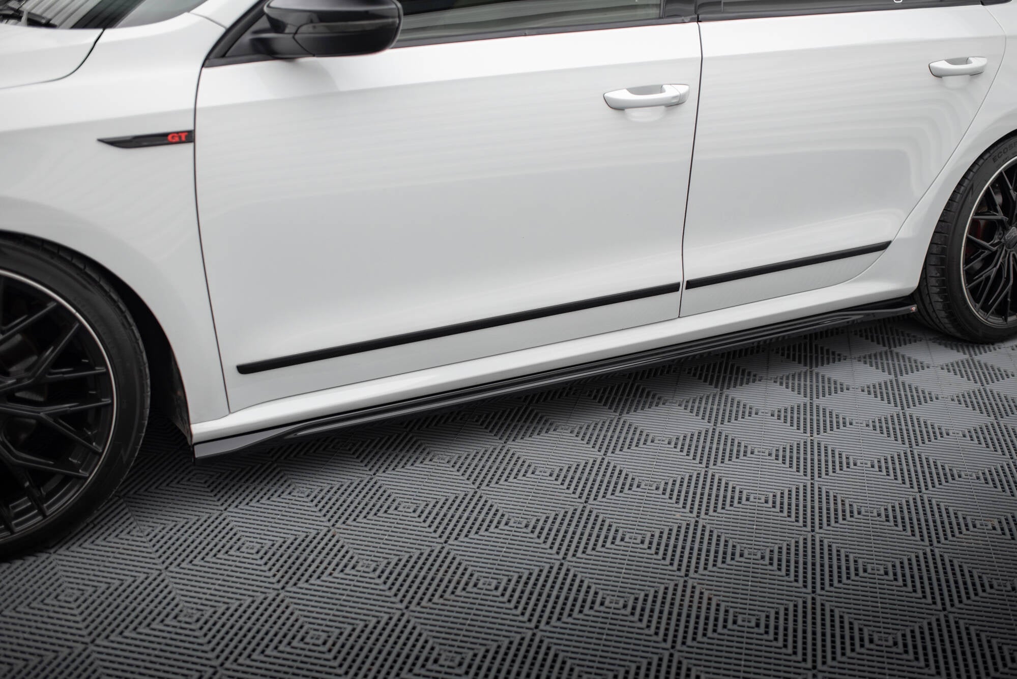 Maxton Design Difusores de taloneras laterales para Volkswagen Passat GT B8 Facelift USA - imagen 1