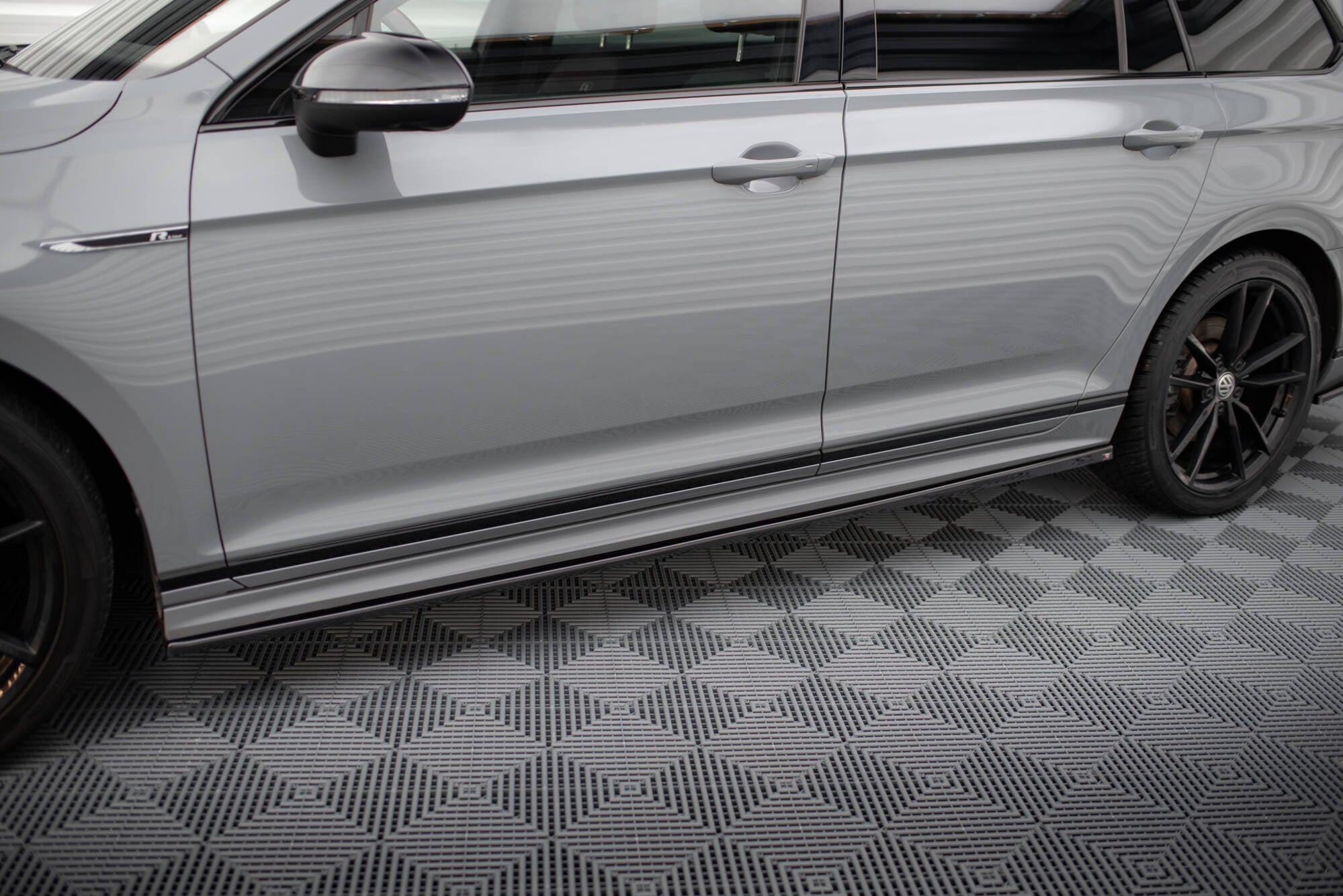 Maxton Design Difusores de taloneras laterales para Volkswagen Passat R-Line B8 Facelift - imagen 1