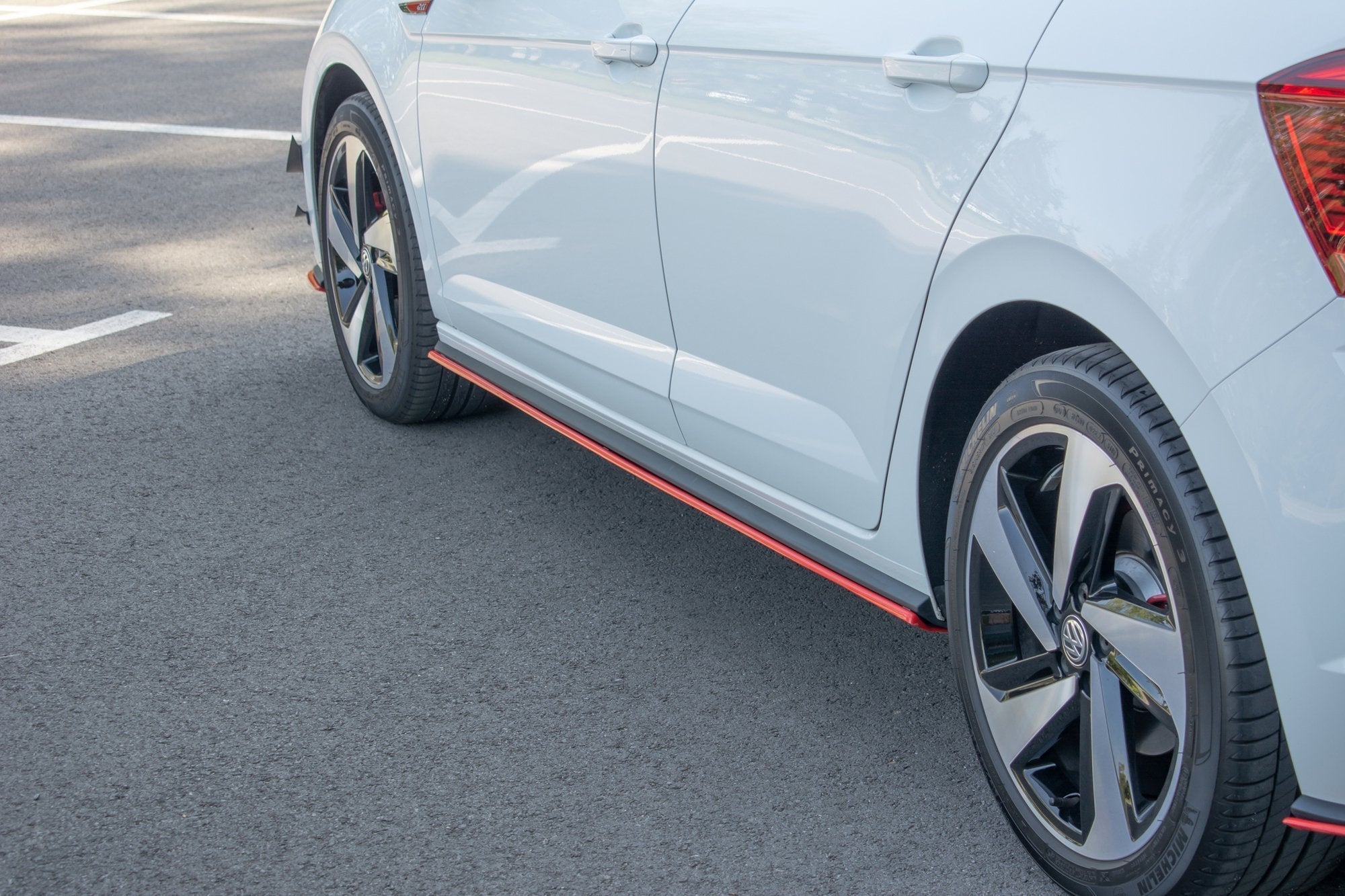 Maxton Design Difusores de taloneras laterales para Volkswagen Polo GTI / R-line Mk6 - imagen 2
