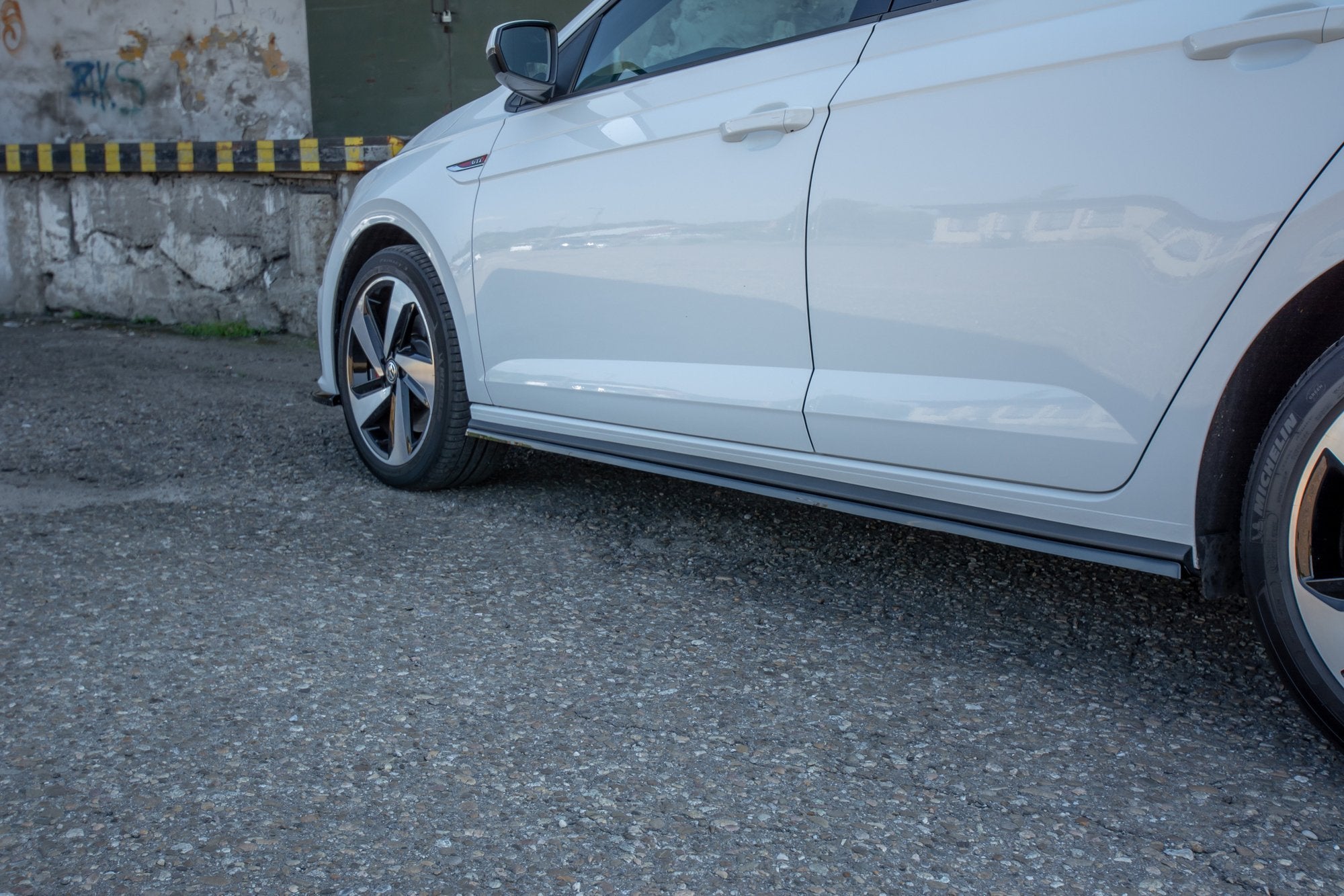 Maxton Design Difusores de taloneras laterales para Volkswagen Polo GTI / R-line Mk6 - imagen 7