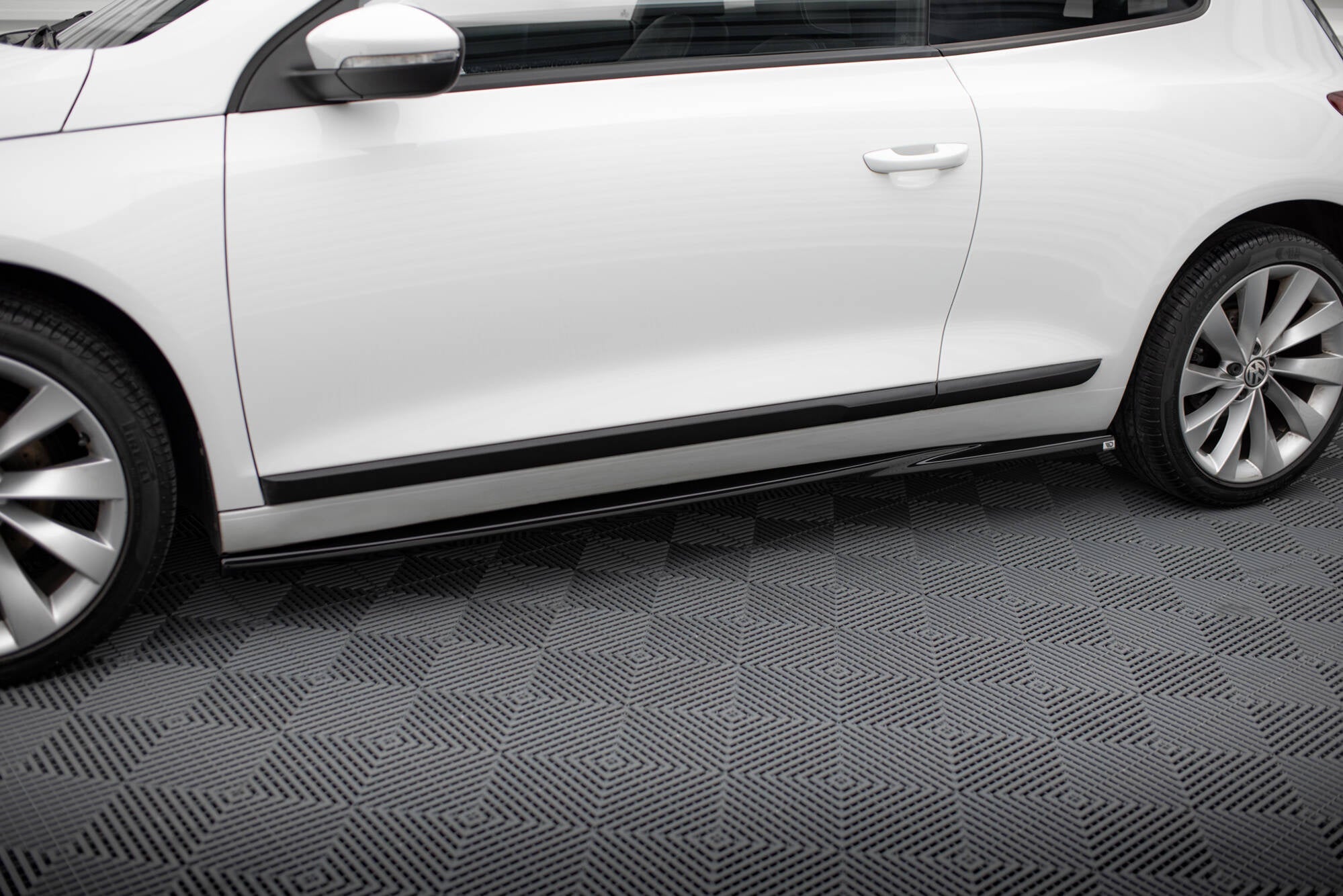 Maxton Design Difusores de taloneras laterales para Volkswagen Scirocco Mk3 Facelift - imagen 1