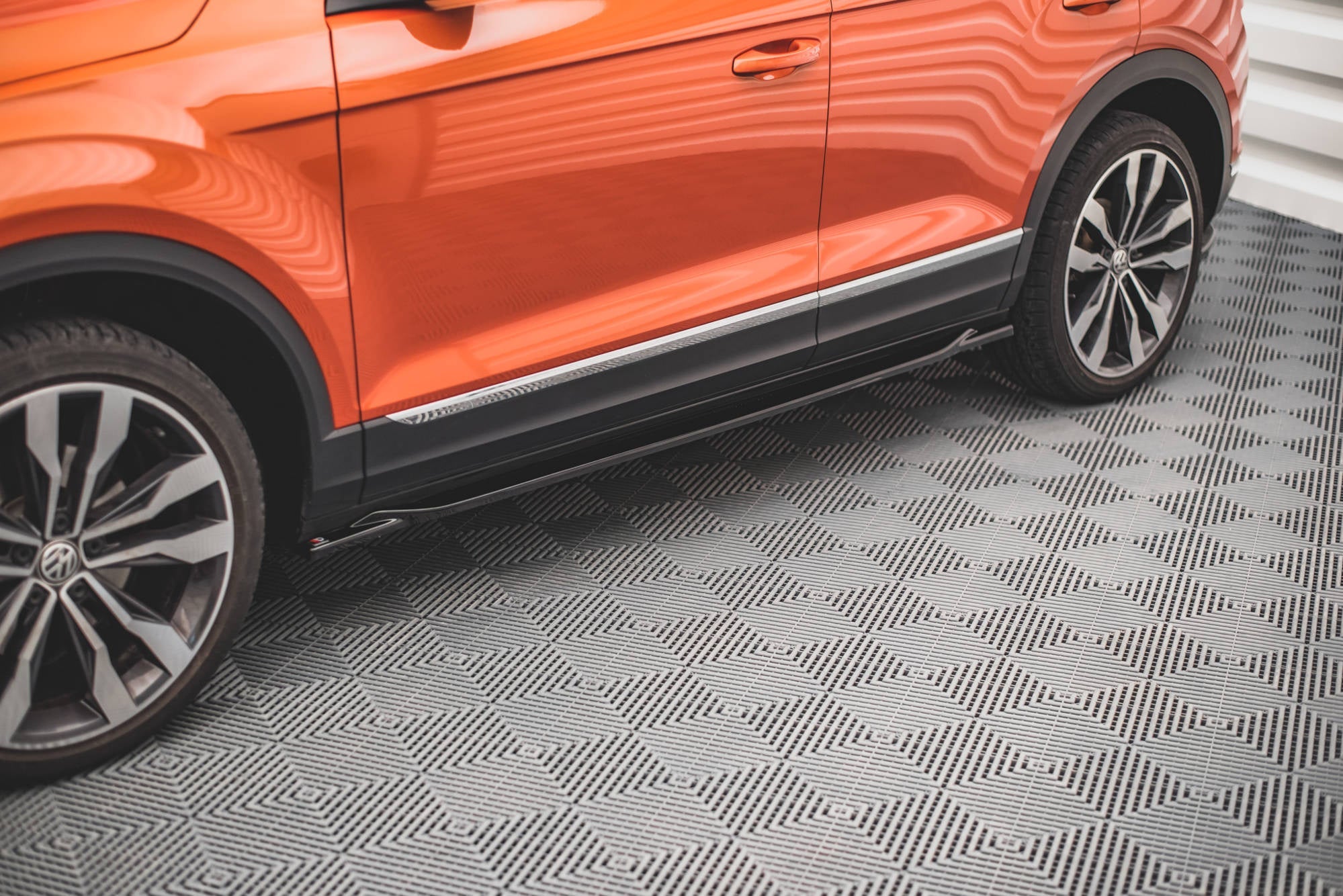 Maxton Design Difusores de taloneras laterales para Volkswagen T-Roc Mk1 - imagen 1