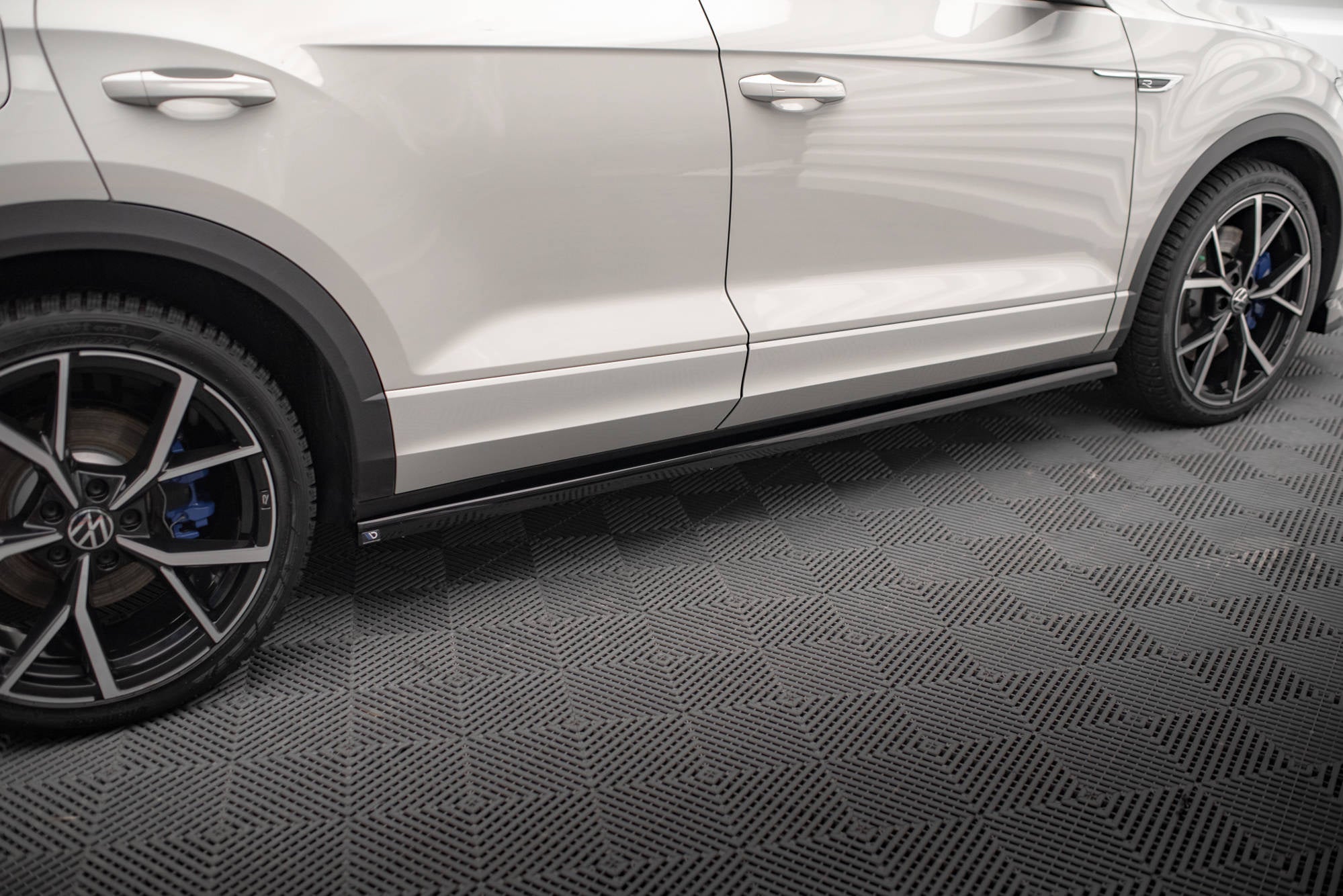 Maxton Design Difusores de taloneras laterales para Volkswagen T-Roc R / R-Line Mk1 - imagen 2