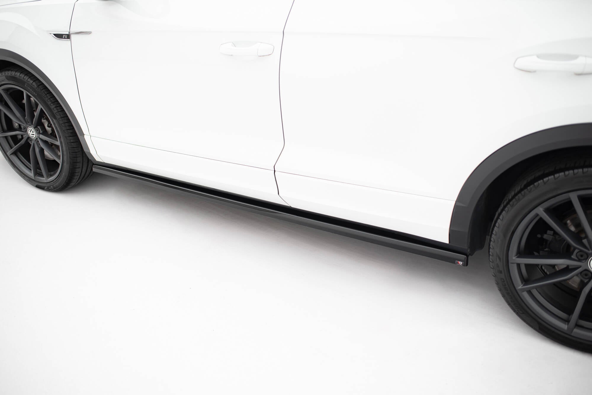 Maxton Design Difusores de taloneras laterales para Volkswagen T-Roc R / R-Line Mk1 - imagen 4