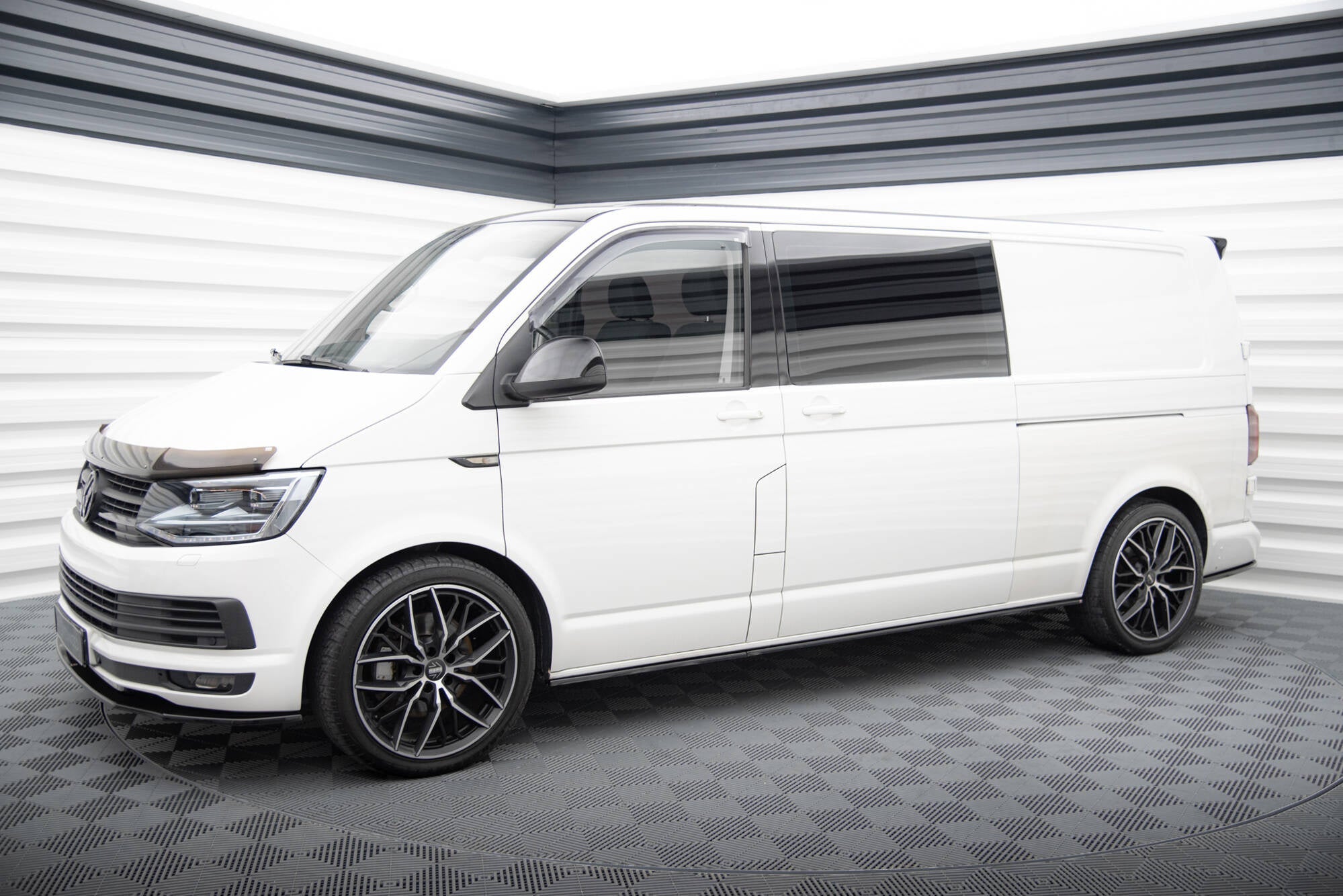 Maxton Design Difusores de taloneras laterales para Volkswagen T6 / T6.1 Long - imagen 2