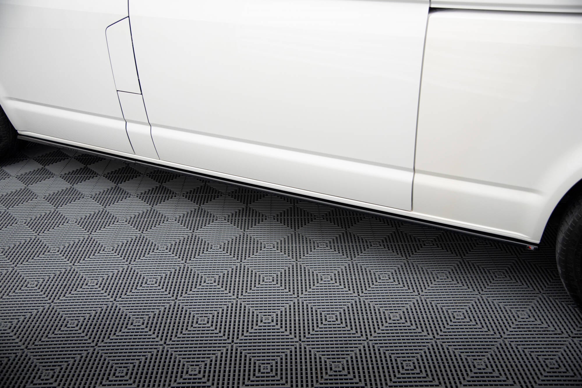 Maxton Design Difusores de taloneras laterales para Volkswagen T6 / T6.1 Long - imagen 3