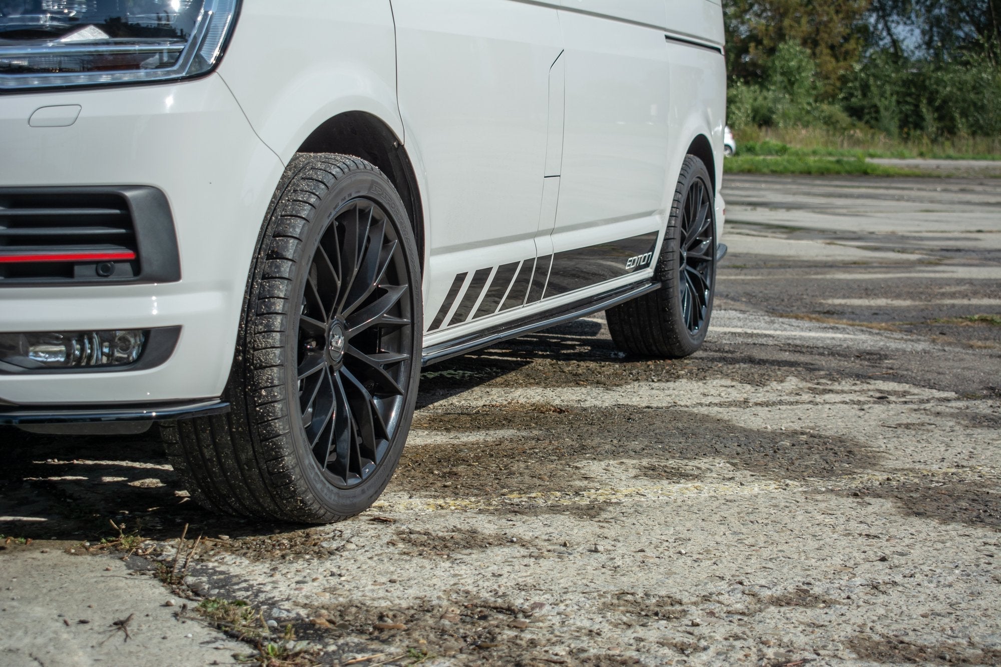 Maxton Design Difusores de taloneras laterales para Volkswagen T6 / T6.1 - imagen 5